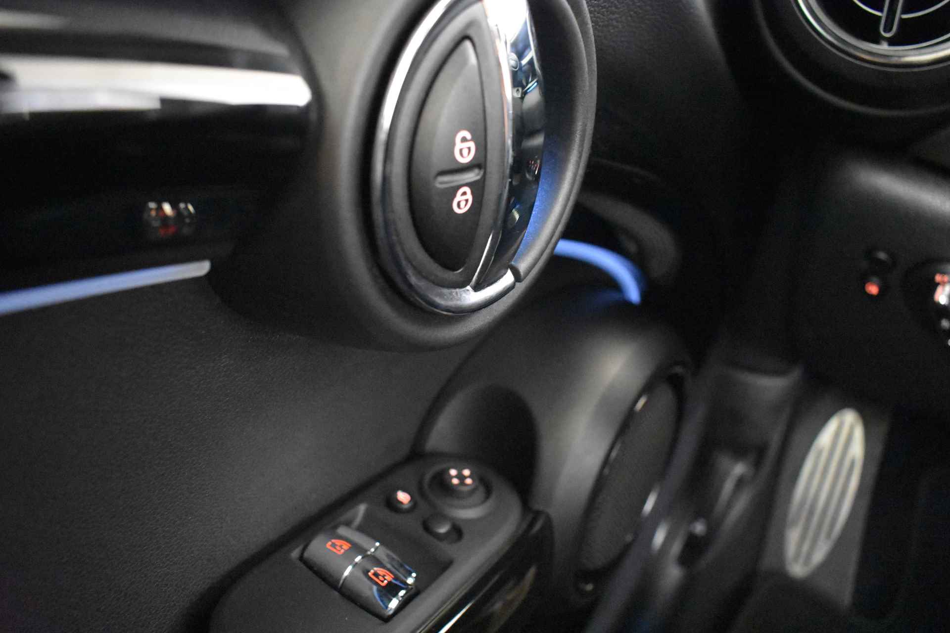 MINI Hatchback John Cooper Works Automaat / Panoramadak / JCW Pro uitlaat / Adaptief onderstel / Achteruitrijcamera / Stoelverwarming / Active Cruise Control / LED / Head-Up / Park Assistant - 15/39