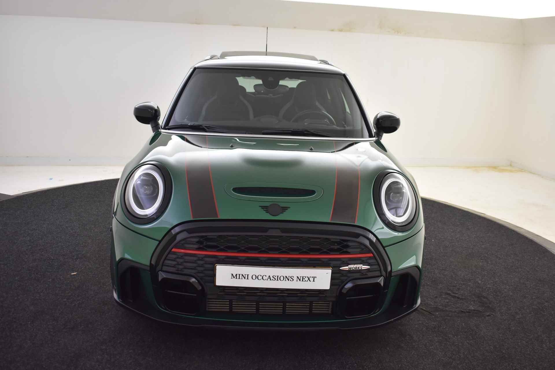 MINI Hatchback John Cooper Works Automaat / Panoramadak / JCW Pro uitlaat / Adaptief onderstel / Achteruitrijcamera / Stoelverwarming / Active Cruise Control / LED / Head-Up / Park Assistant - 39/39