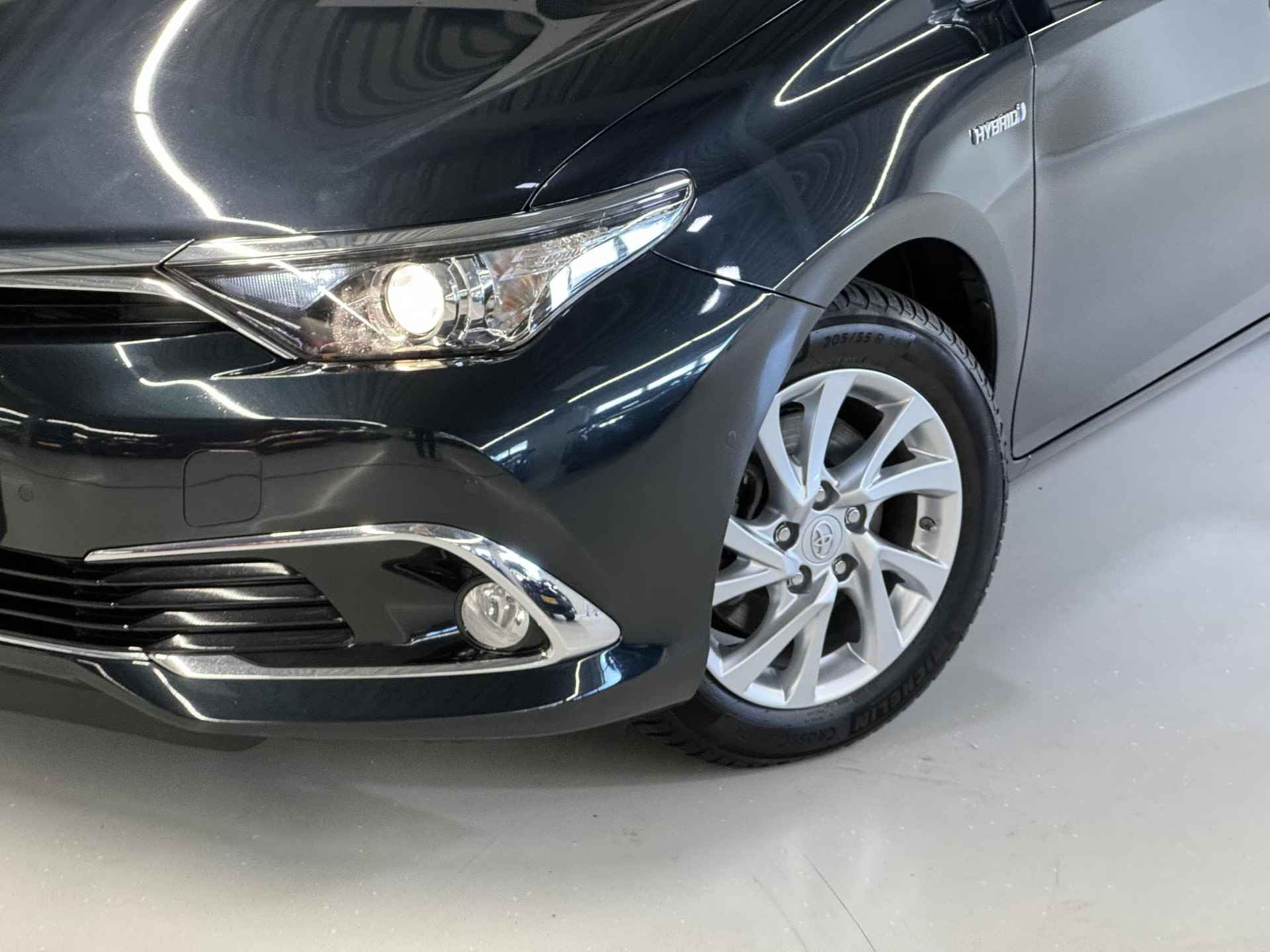 Toyota Auris Touring Sports 1.8 Hybrid Executive | Trekhaak | Stoelverwarming | Navigatie | Dealer Onderhouden | - 24/30