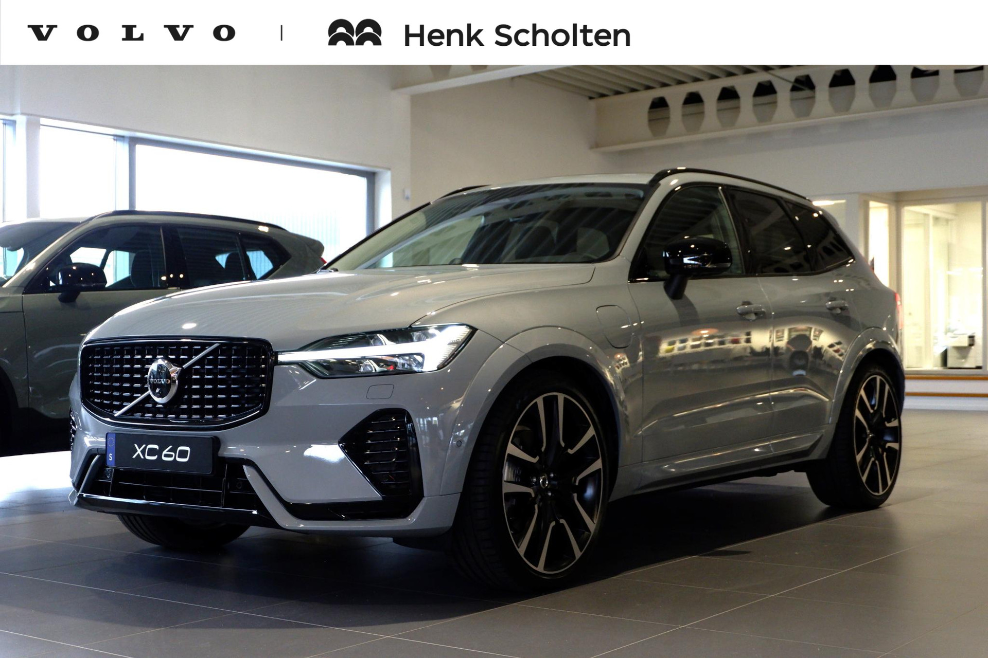 Volvo XC60 T8 Plug-in hybrid AWD AUT8 455PK Ultra Dark, 740 Vapour Grey Metallic, Nappa Leder met Ventilatie en mssage, 22 inch Lichtmetalen velgen, Luchtvering, Bowers & Wilkins, Gelamineerd glas, Driver Assist & Awareness, Climate Pack