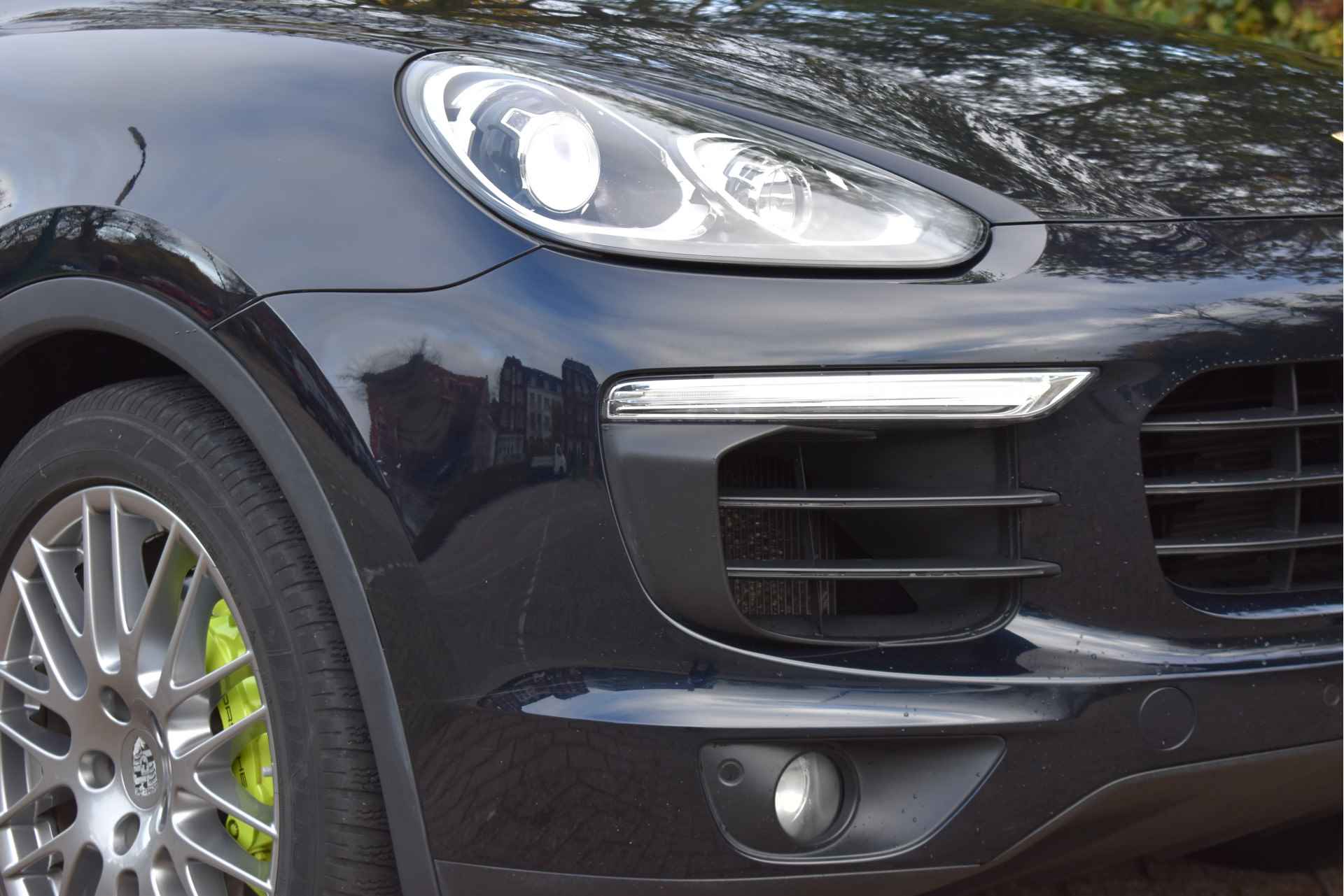 Porsche Cayenne 3.0 S E-Hybrid 416 PK | NL-Auto | Mem.stoelen | Navi | Luchtvering | Vol Leder | Full LED - 37/65