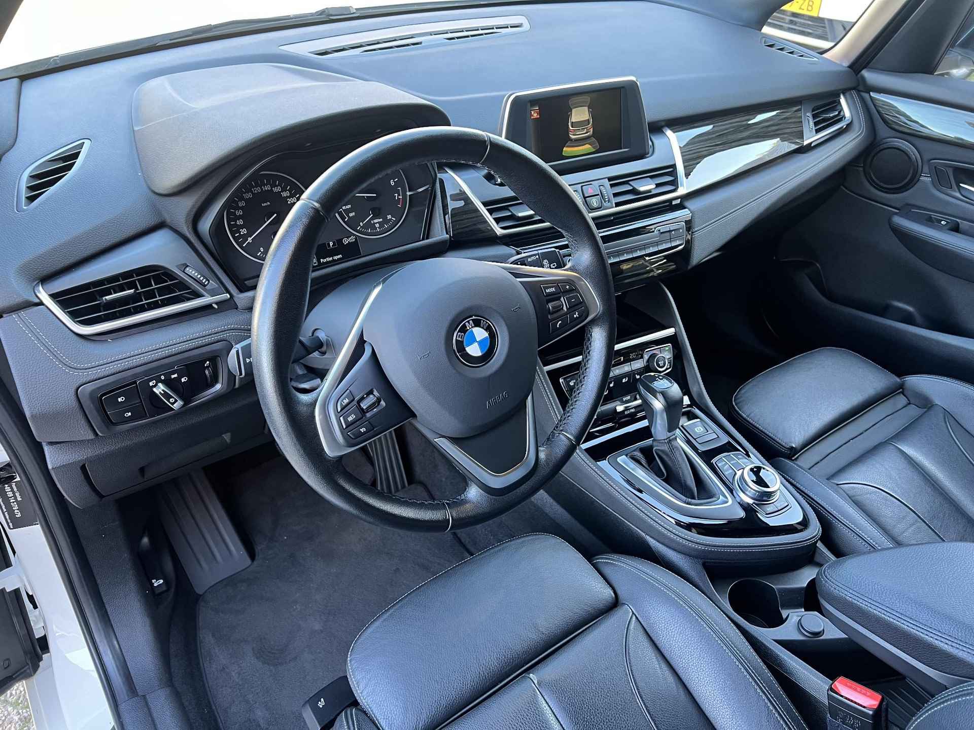 BMW 2-serie Active Tourer 220i Luxury /Apple Carplay/Elek. klep/Leder sportstoelen/Parkeersens. V + A/Stoelverw./Keyless/(MET GARANTIE*) - 11/49