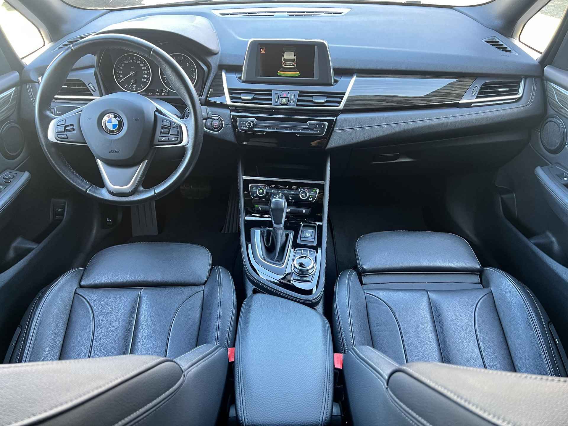 BMW 2-serie Active Tourer 220i Luxury /Apple Carplay/Elek. klep/Leder sportstoelen/Parkeersens. V + A/Stoelverw./Keyless/(MET GARANTIE*) - 12/49