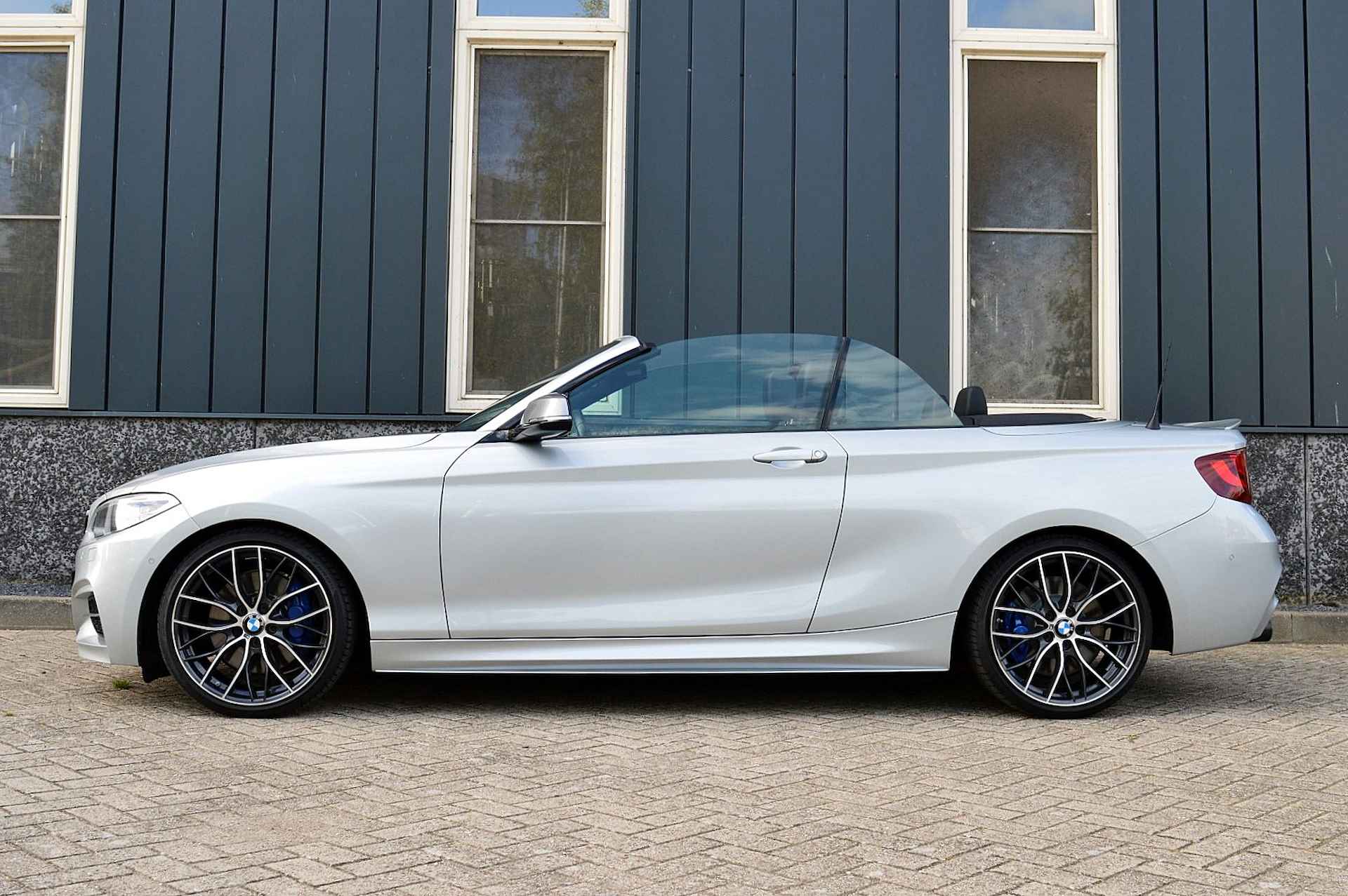 BMW 2 Serie Cabrio M235i Centennial High Executive Rijklaarprijs-Garantie Leder 19 inch navigatie Herman Kardon Airco - 2/46