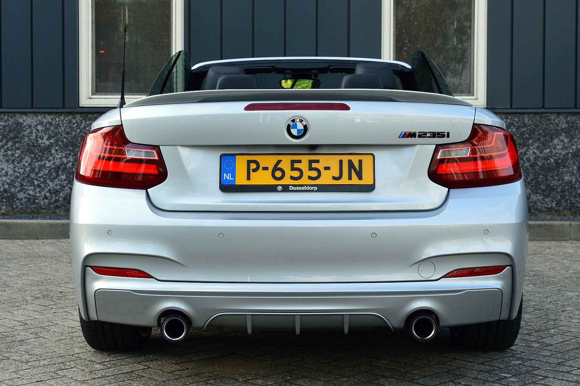 BMW 2 Serie Cabrio M235i Centennial High Executive Rijklaarprijs-Garantie Leder 19 inch navigatie Herman Kardon Airco - 4/46