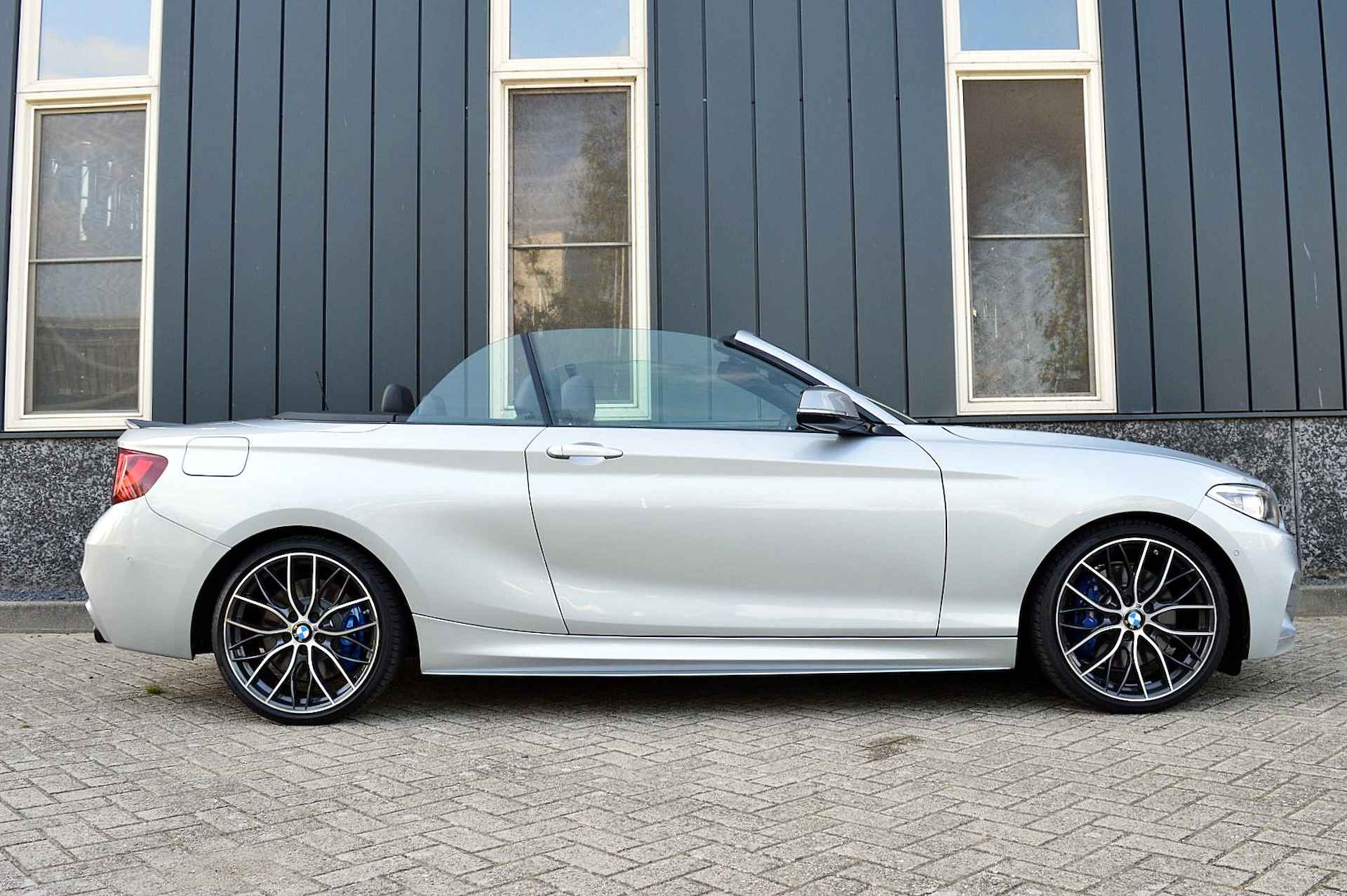 BMW 2 Serie Cabrio M235i Centennial High Executive Rijklaarprijs-Garantie Leder 19 inch navigatie Herman Kardon Airco - 6/46