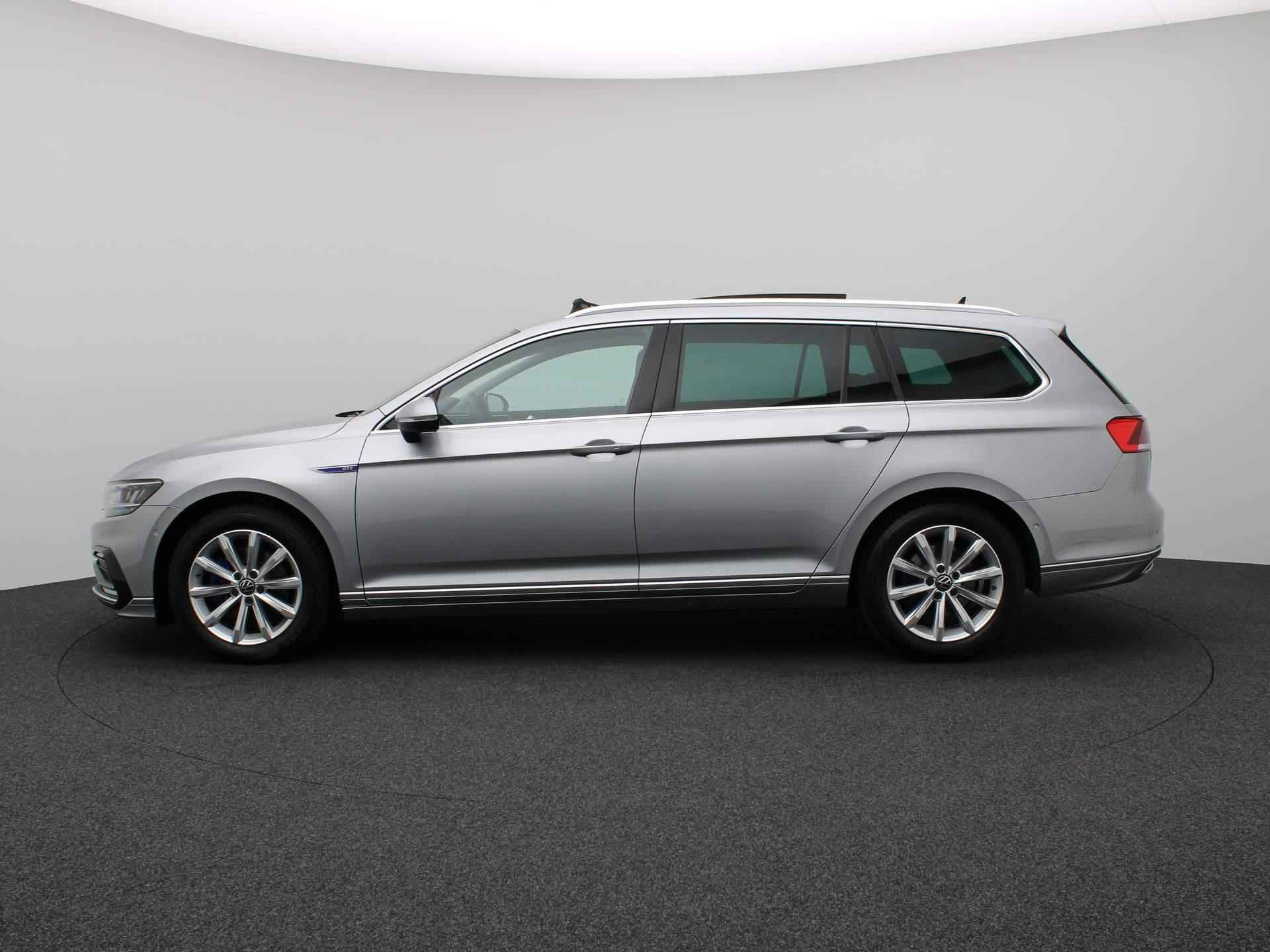 Volkswagen Passat Variant 1.4 TSI PHEV GTE 218PK DSG Panoramadak, 360 gr. camera, stoelverwarming, Discover Pro, virtual pedal, keyless, 17'' lichtmetaal - 2/51