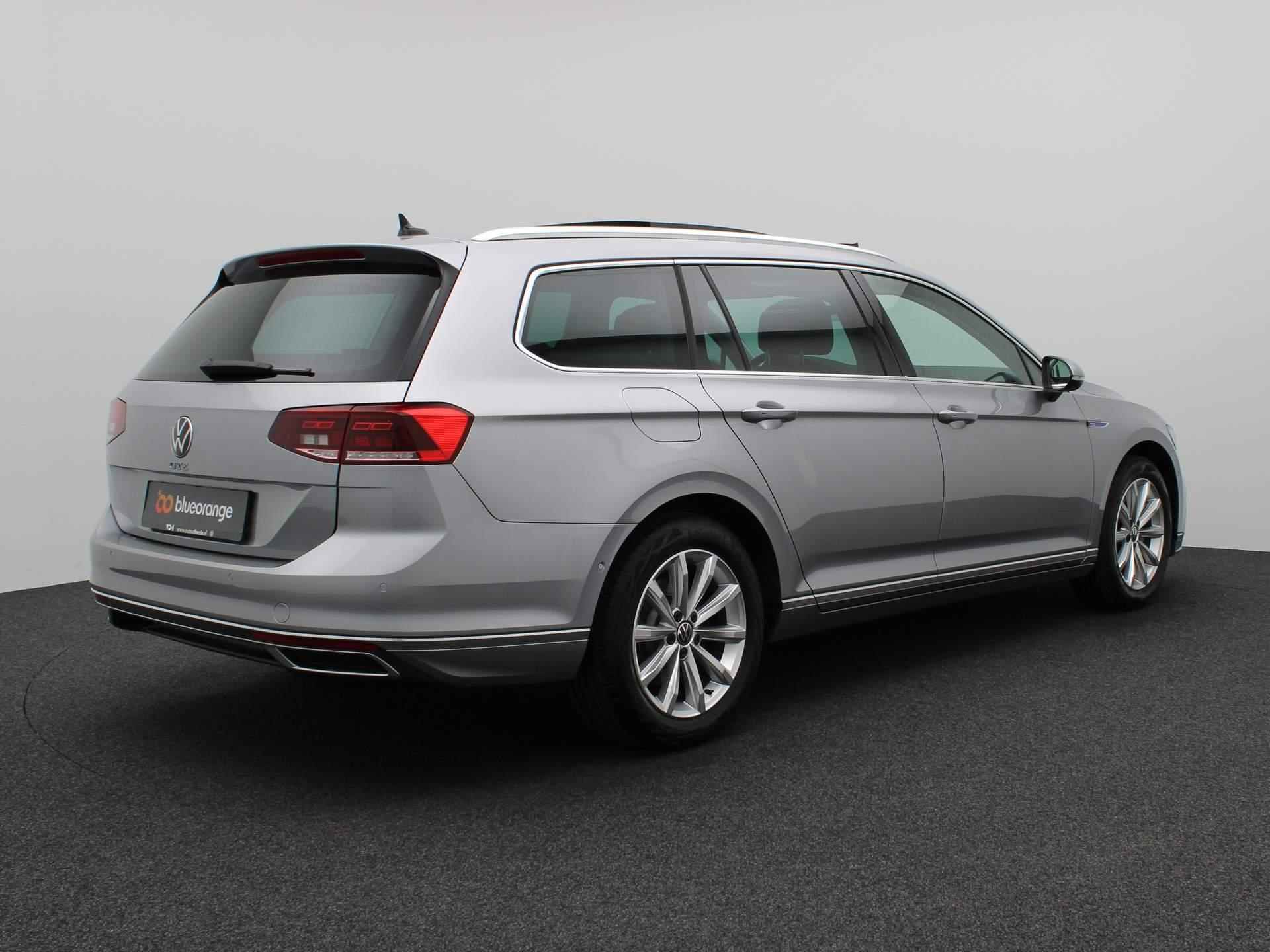 Volkswagen Passat Variant 1.4 TSI PHEV GTE 218PK DSG Panoramadak, 360 gr. camera, stoelverwarming, Discover Pro, virtual pedal, keyless, 17'' lichtmetaal - 3/51