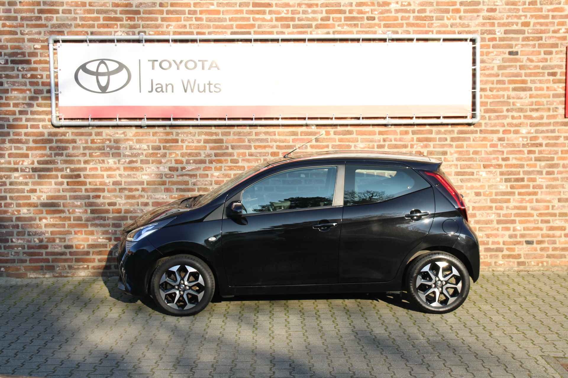 Toyota Aygo 1.0 VVT-i X-joy - 2/41