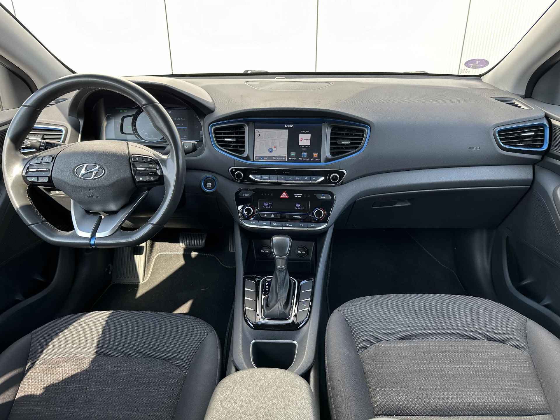 Hyundai IONIQ 1.6 GDi Comfort / Navigatie / Infinity Audio / Achteruitrijcamera / All Seasonbanden / Climate / Adaptive Cruise / 1e Eigenaar / NL Auto / - 2/47