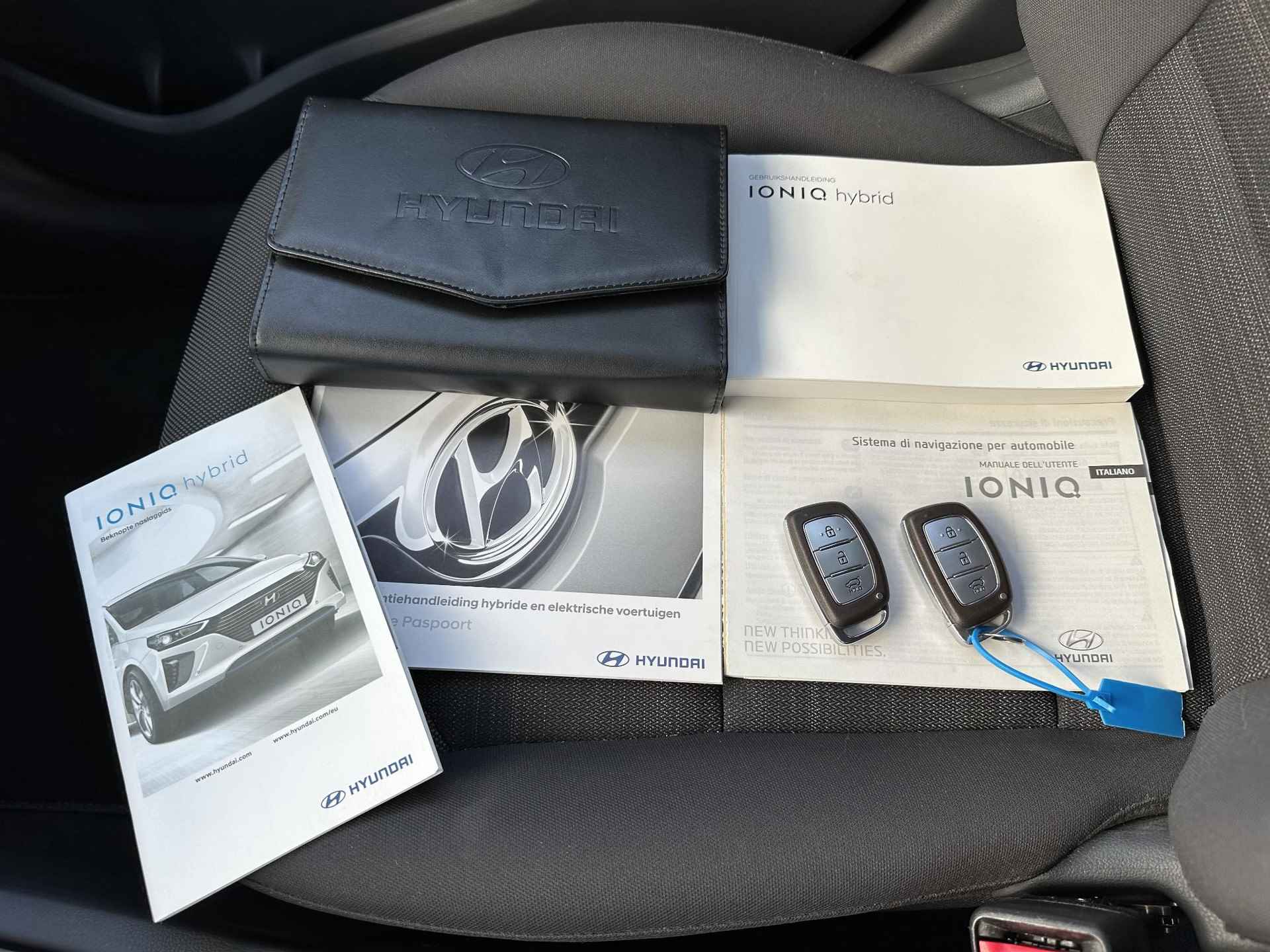 Hyundai IONIQ 1.6 GDi Comfort / Navigatie / Infinity Audio / Achteruitrijcamera / All Seasonbanden / Climate / Adaptive Cruise / 1e Eigenaar / NL Auto / - 5/47