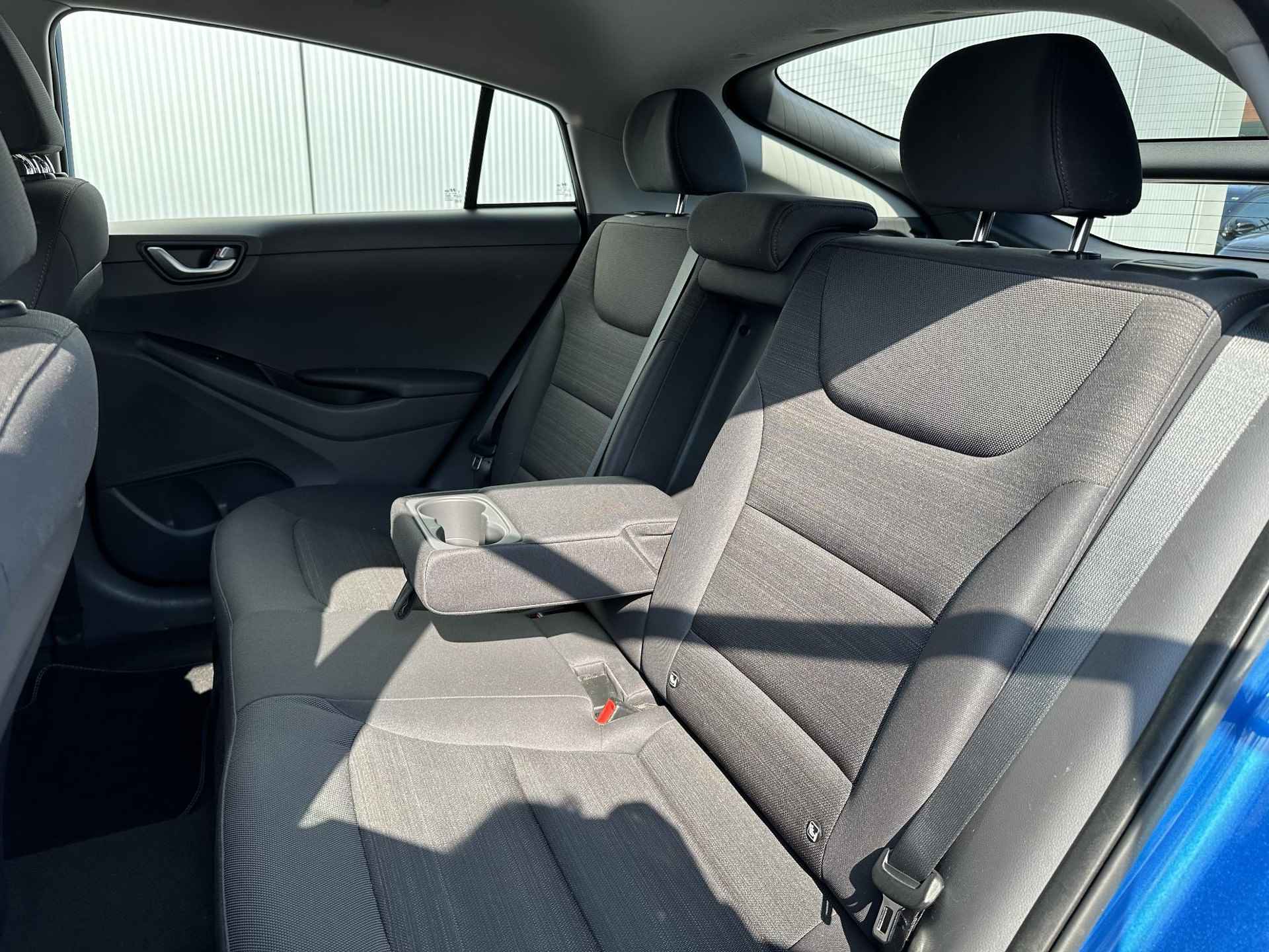 Hyundai IONIQ 1.6 GDi Comfort / Navigatie / Infinity Audio / Achteruitrijcamera / All Seasonbanden / Climate / Adaptive Cruise / 1e Eigenaar / NL Auto / - 9/47