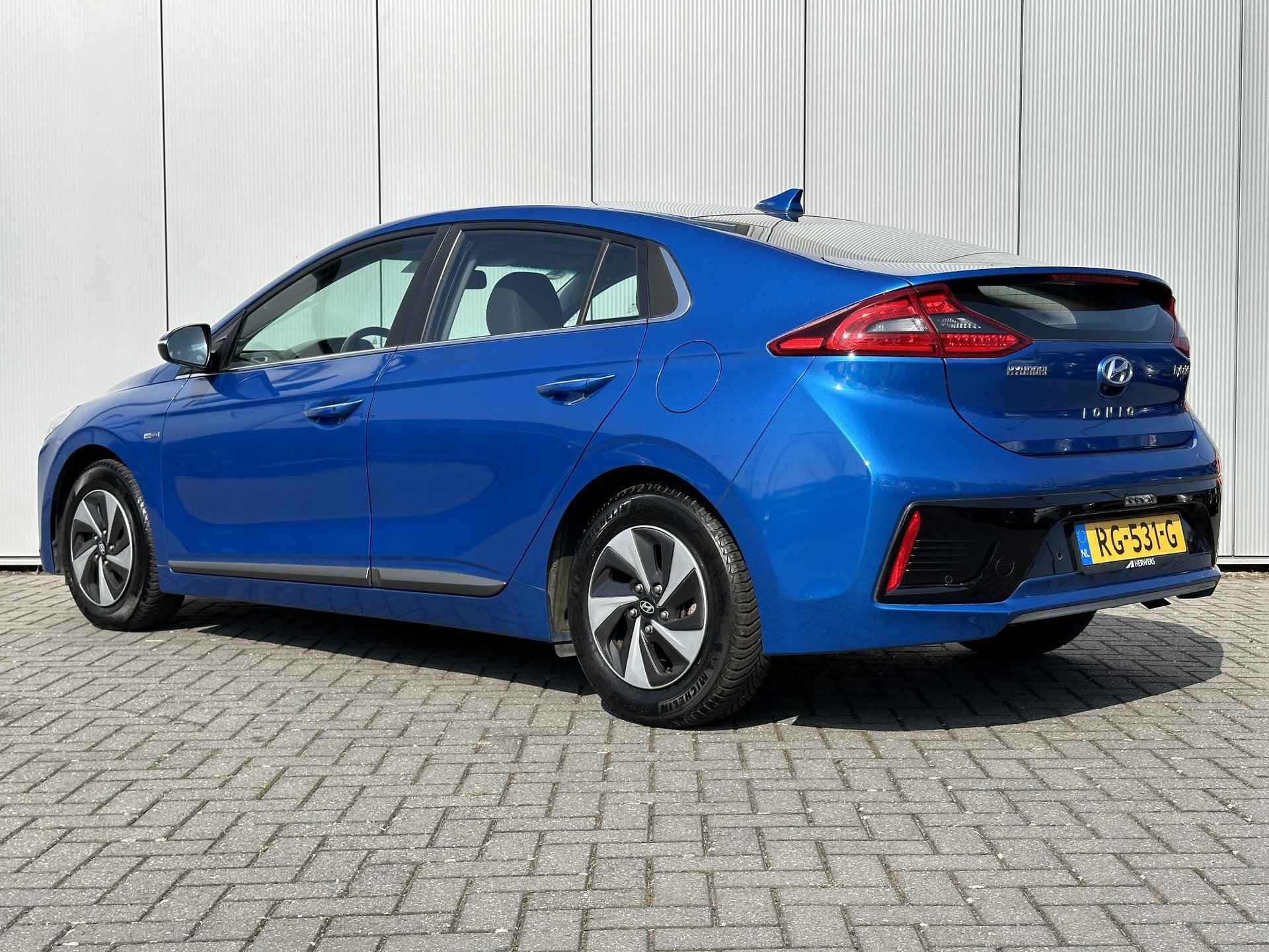 Hyundai IONIQ 1.6 GDi Comfort / Navigatie / Infinity Audio / Achteruitrijcamera / All Seasonbanden / Climate / Adaptive Cruise / 1e Eigenaar / NL Auto / - 12/47