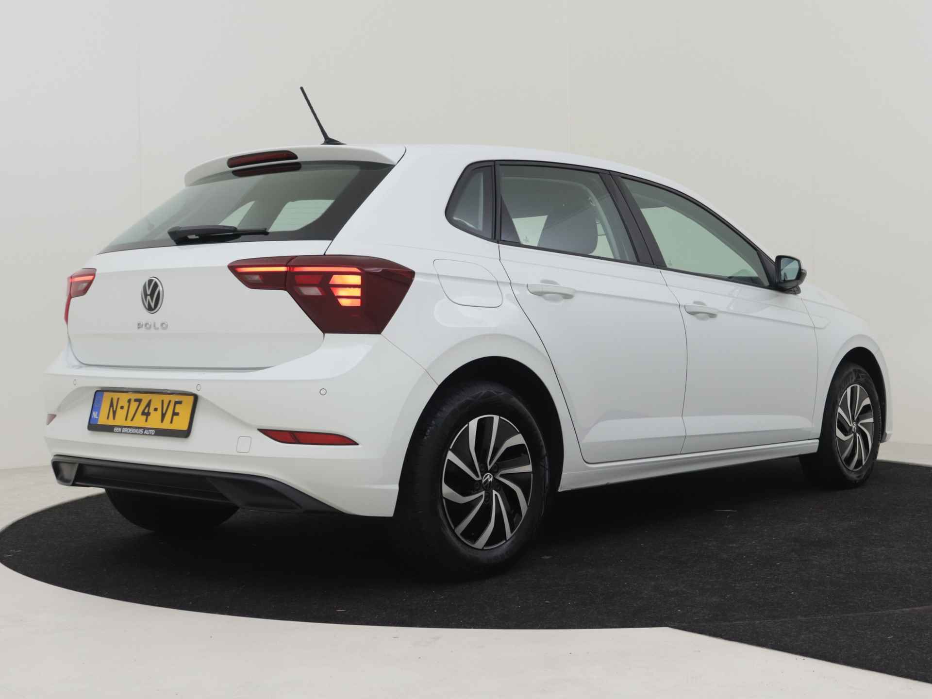 Volkswagen Polo 1.0 96PK TSI Life | 100% Dealer onderhouden! | Fabrieksgarantie tot 01-2026 | Airco | Adaptive cruise control | Apple Carplay/An - 3/31