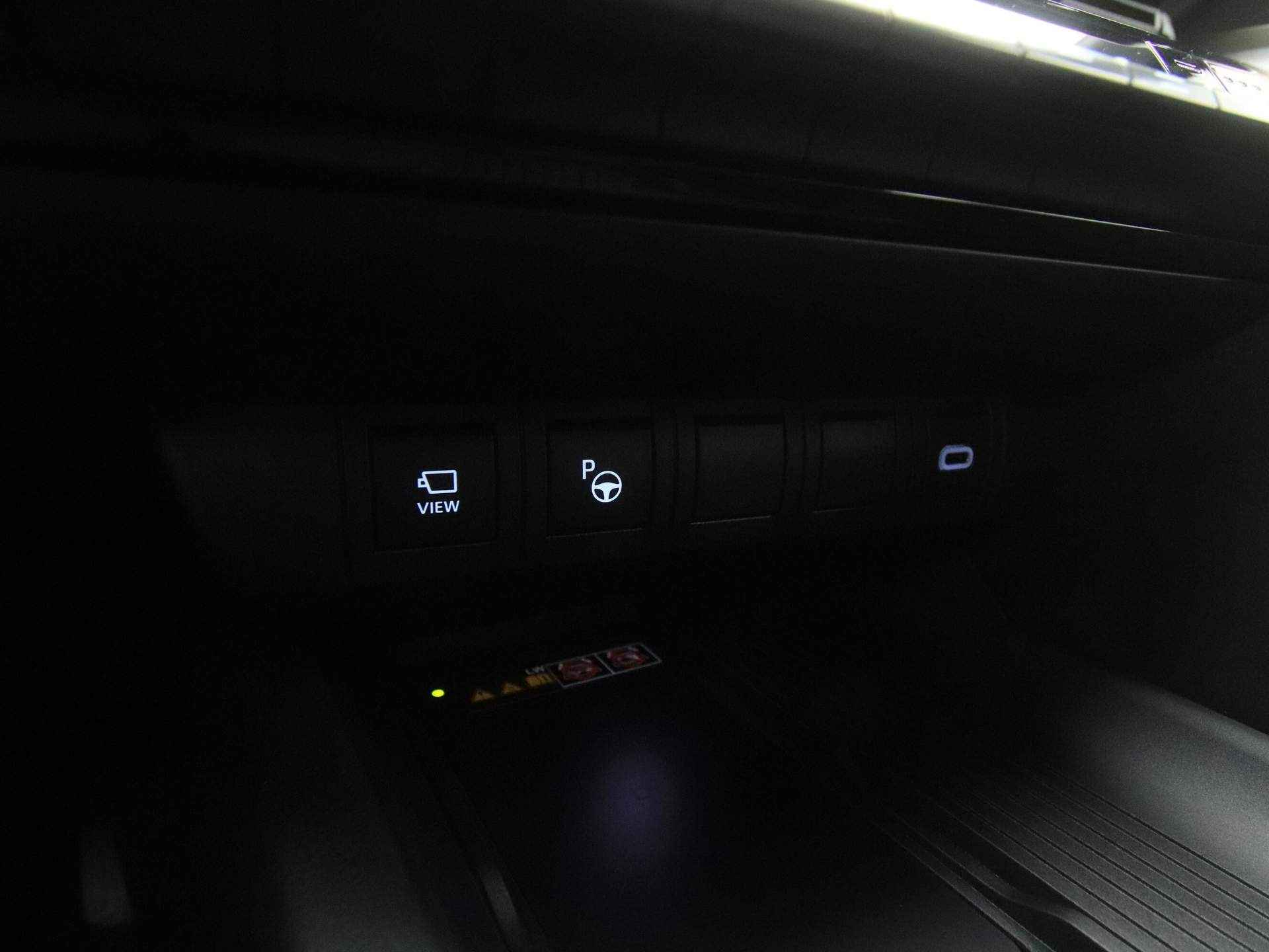 Toyota C-HR 1.8 Hybrid Executive *DEMO* | JBL-Audio | Panoramadak | Treeplanken | - 31/45