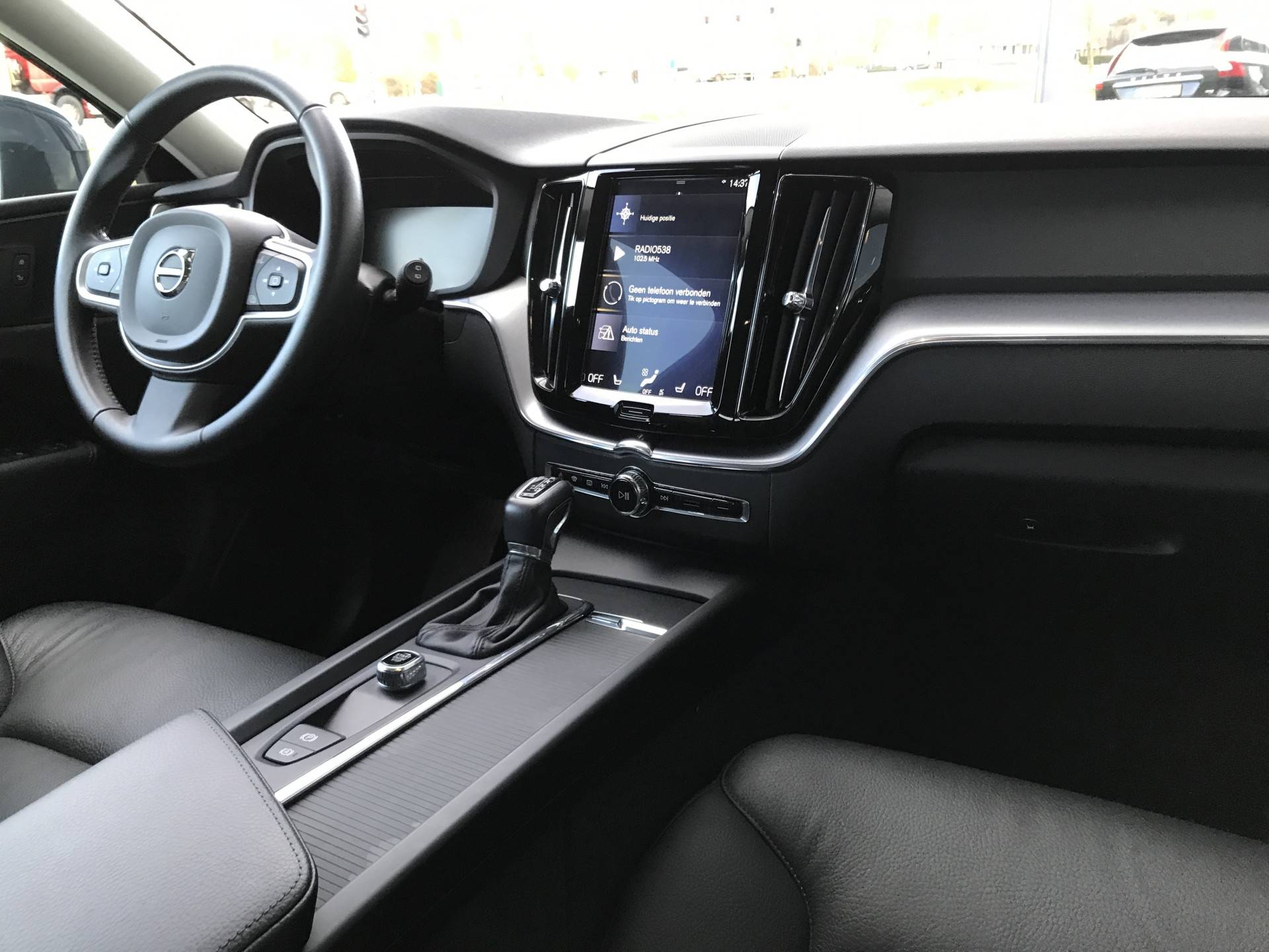Volvo XC60 2.0 T4 Momentum Automaat | Rijklaar incl 12 mnd Bovag | Adaptieve cruise control Navigatie Blis - 11/36