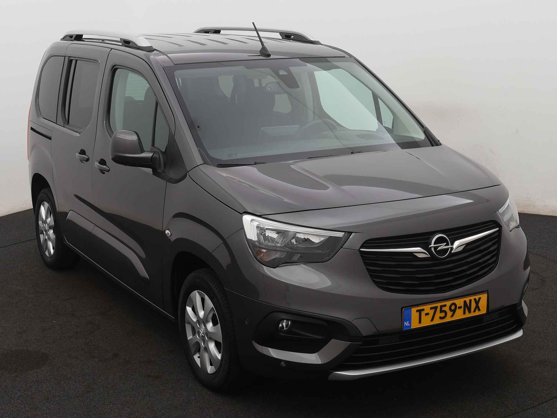 Opel Combo Tour 1.2 Turbo L1H1 Edition Ingepland voor nieuwe bodemverlaging t.b.v. rolstoelvervoer (Prijs incl. bodemverlaging) - 24/39