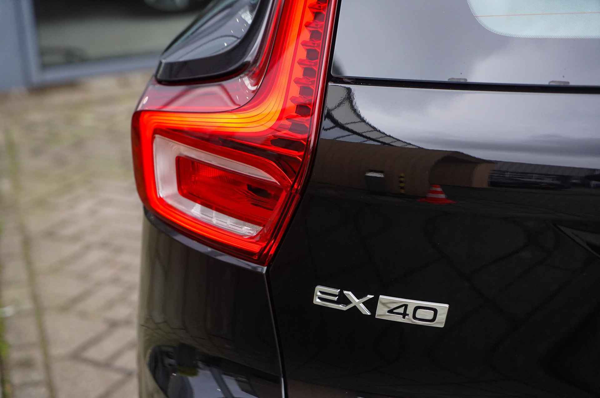 Volvo EX40 Single Motor Extended Range Plus 82 kWh EV subsidie €2.950 | Nieuw en per direct leverbaar | Automaat | Nubuck bekleding | Power Seats Elektrisch verstelbaar | Stoel + Stuurverwarming | Elektrische achterklep - 7/28