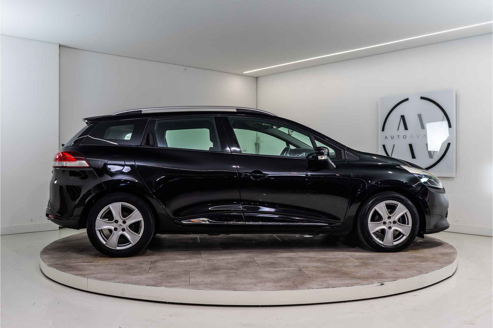 Renault Clio Estate 1.5 dCi ECO Dynamique NL AUTO+NAP 90PK | PDC | Airco | Navi | Bluetooth - 6/32