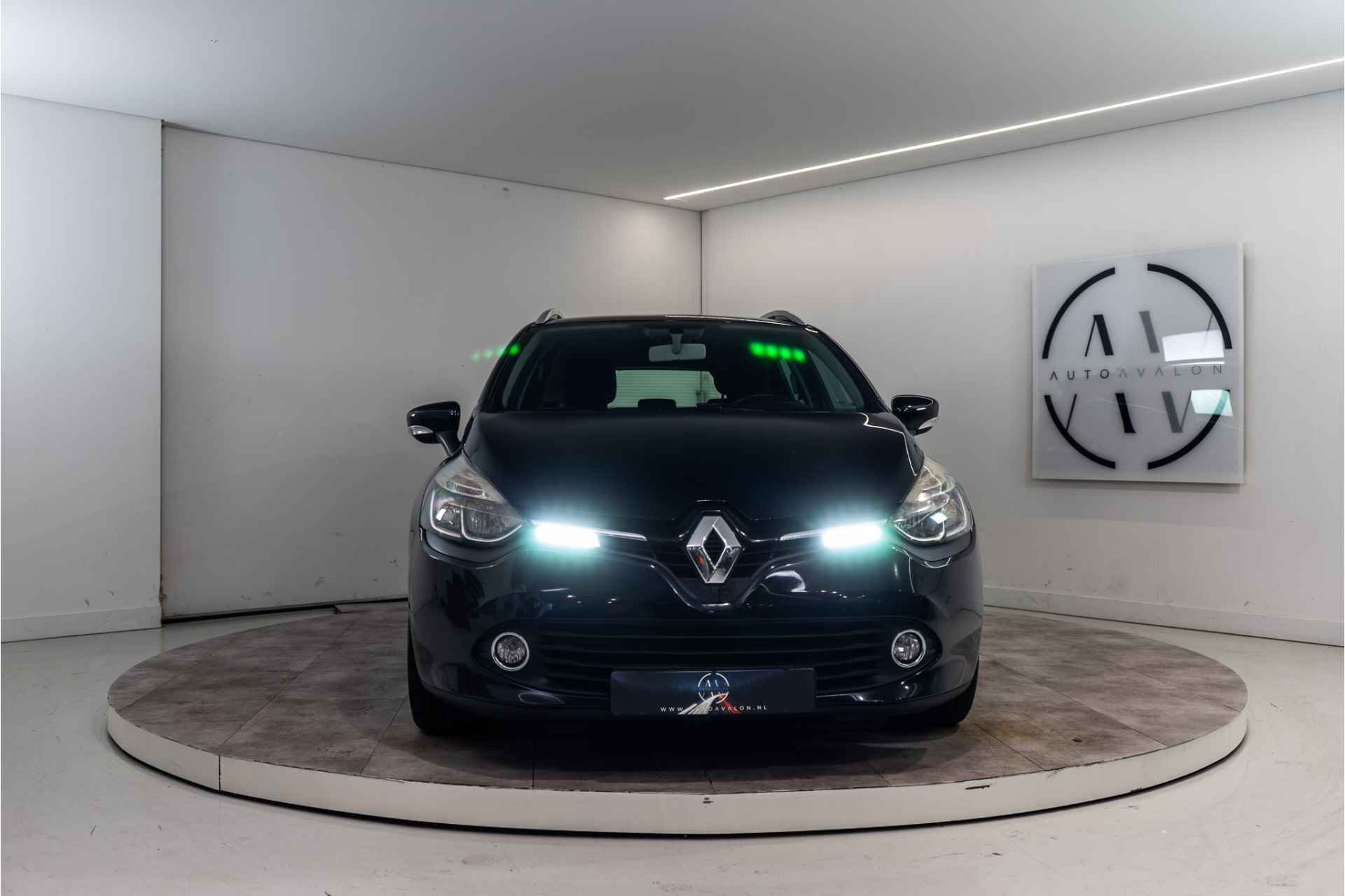 Renault Clio Estate 1.5 dCi ECO Dynamique NL AUTO+NAP 90PK | PDC | Airco | Navi | Bluetooth - 8/32