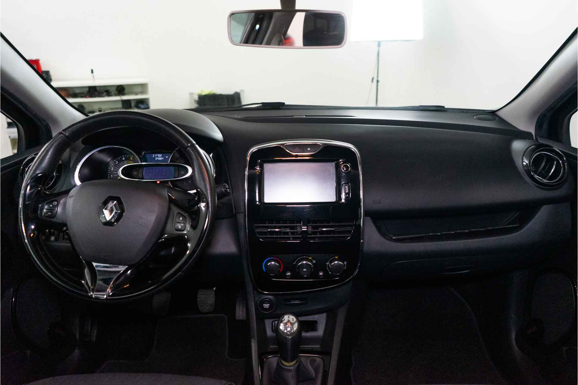 Renault Clio Estate 1.5 dCi ECO Dynamique NL AUTO+NAP 90PK | PDC | Airco | Navi | Bluetooth - 16/32