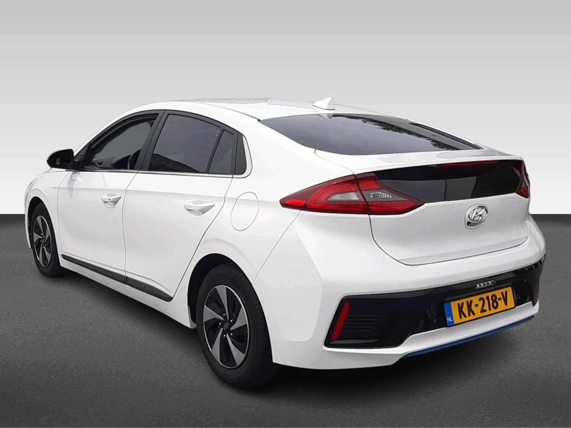 Hyundai IONIQ 1.6 GDi First Edition | schuifdak | leder | blind-spot | bi-xenon | navigatie | stoelverwarming - 4/25