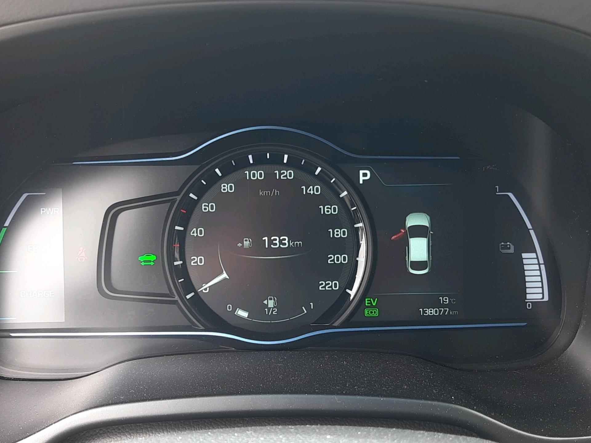 Hyundai IONIQ 1.6 GDi First Edition | schuifdak | leder | blind-spot | bi-xenon | navigatie | stoelverwarming - 14/25