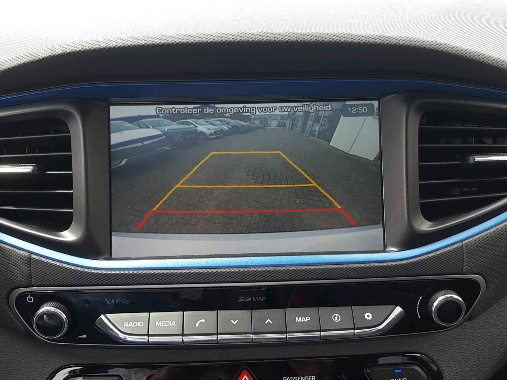 Hyundai IONIQ 1.6 GDi First Edition | schuifdak | leder | blind-spot | bi-xenon | navigatie | stoelverwarming - 16/25