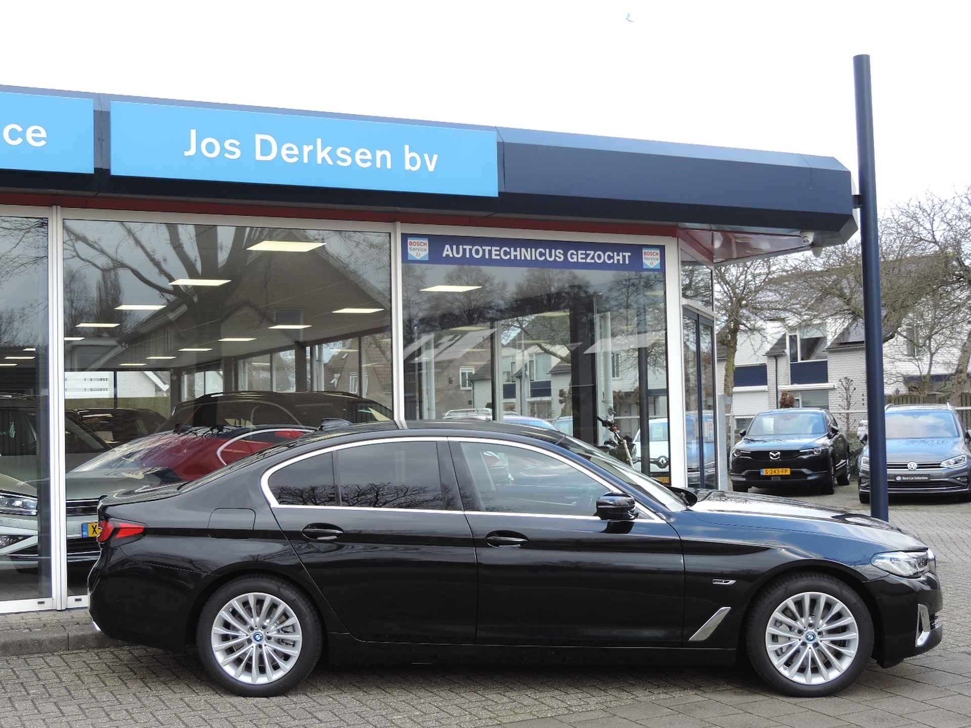 BMW 5 Serie 530e Business Edition Plus Luxery - Laserlicht | Head-up | Leer |  Driv. Ass. Prof. | Elek. stoelen/stuur/klep - 3/58