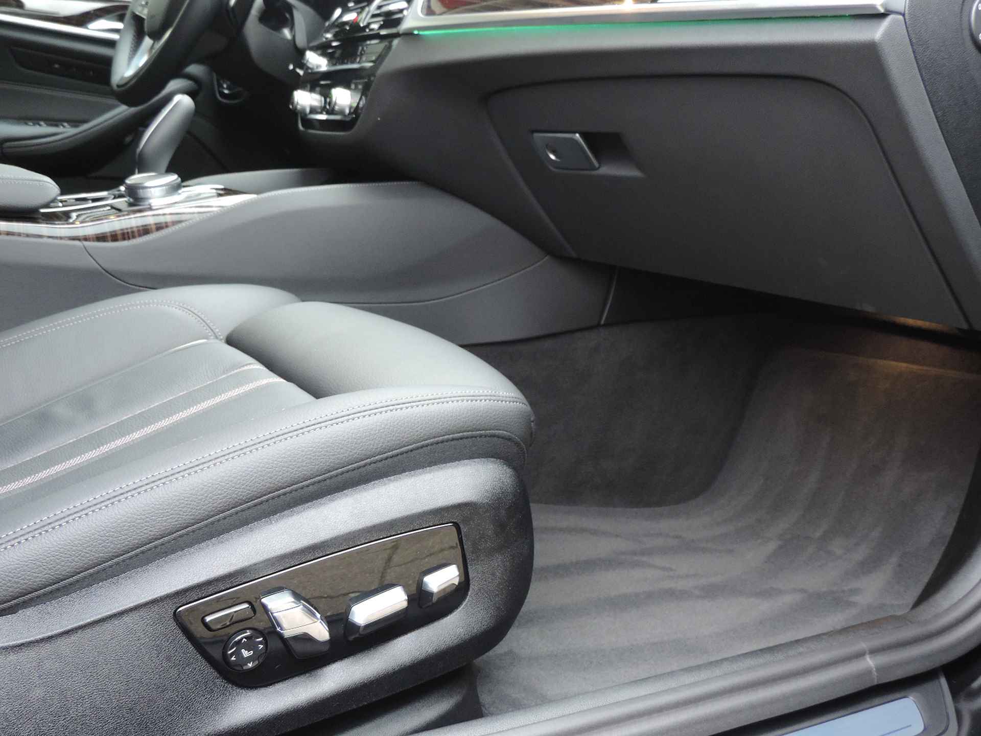 BMW 5 Serie 530e Business Edition Plus Luxery - Laserlicht | Head-up | Leer |  Driv. Ass. Prof. | Elek. stoelen/stuur/klep - 8/58