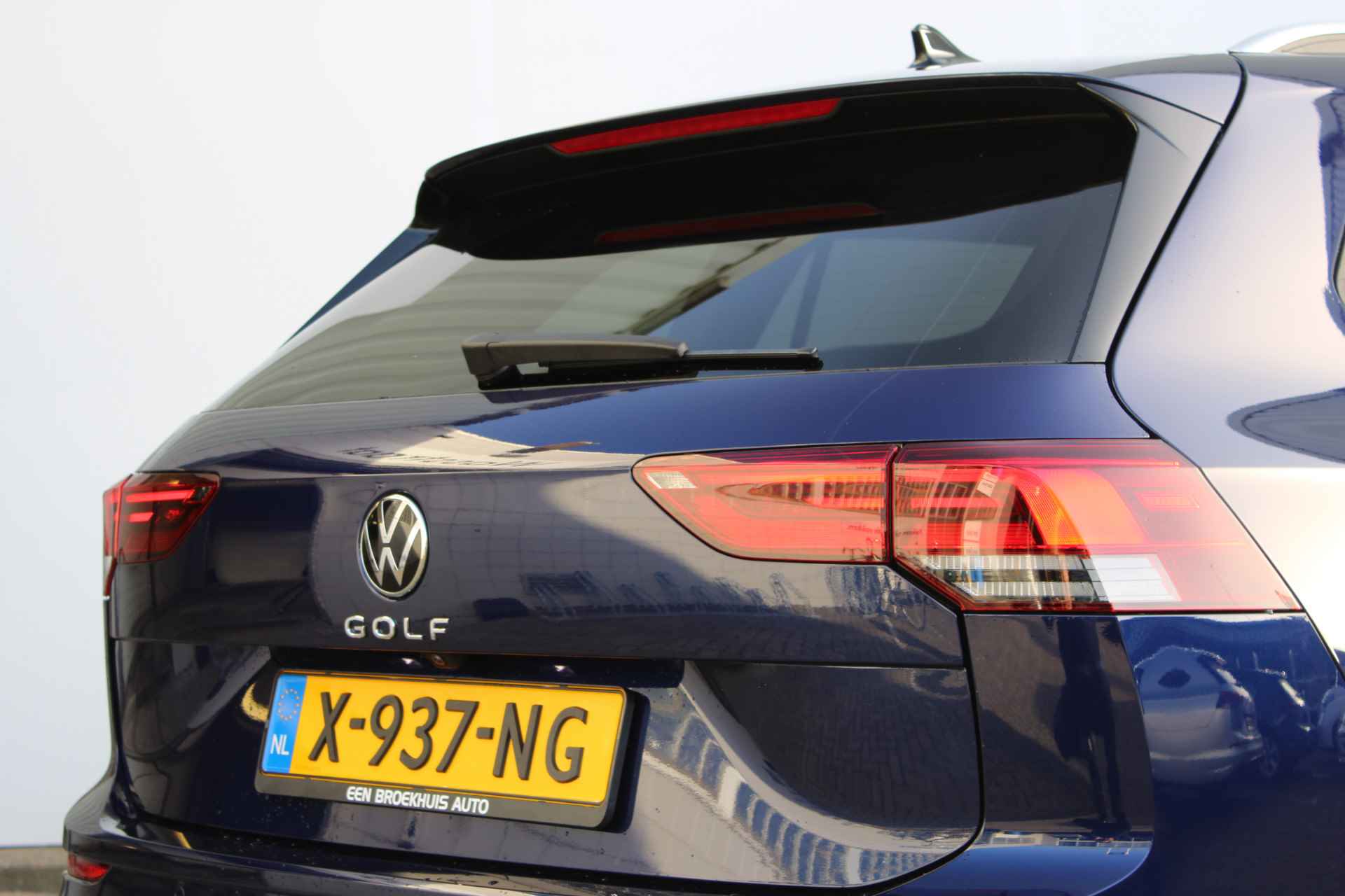 Volkswagen Golf Variant 1.0 TSI 110PK Life Business | 17'' LMV | Camera | ACC | Velours Bekleding | App-Connect | Stoelverwarming - 10/57