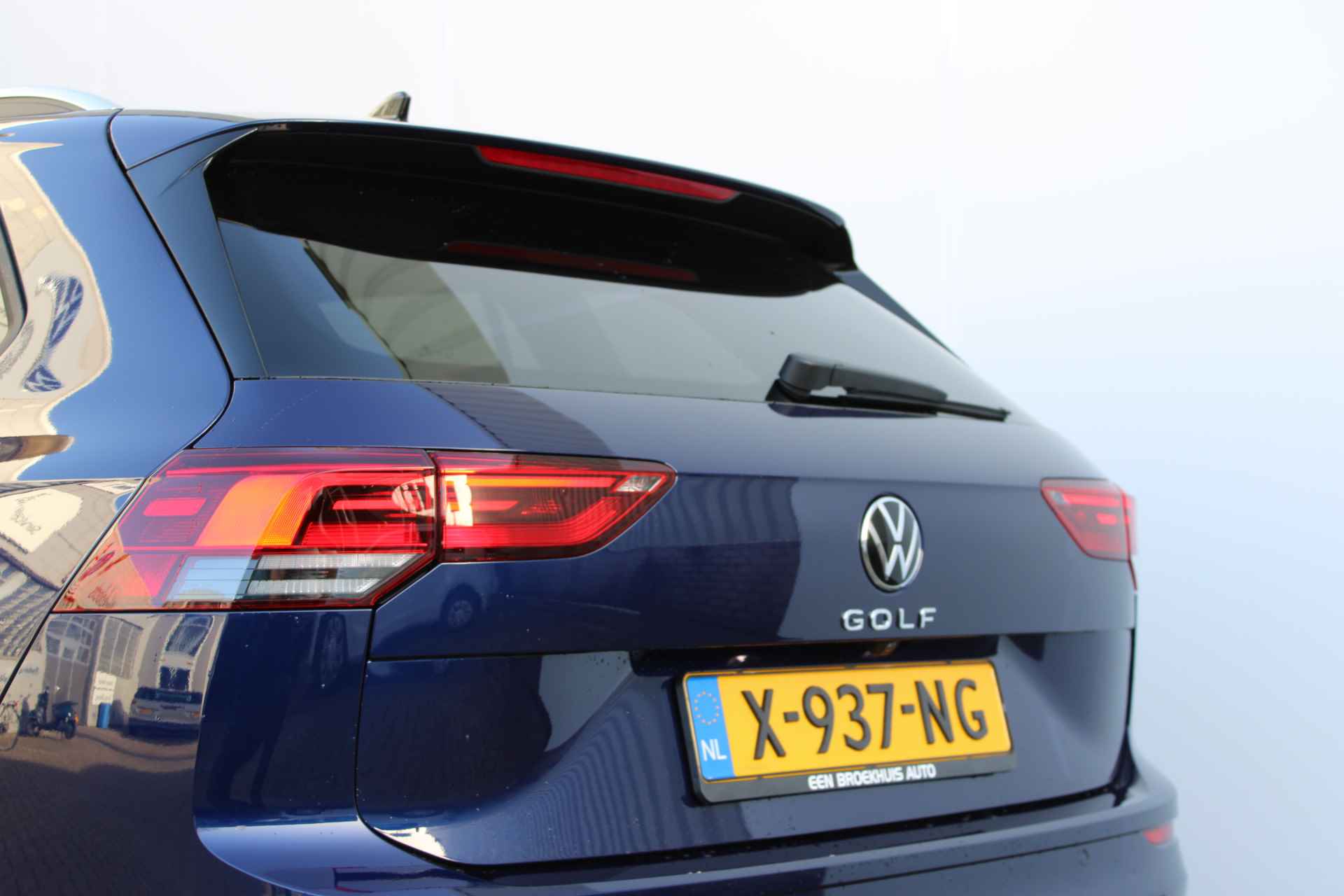 Volkswagen Golf Variant 1.0 TSI 110PK Life Business | 17'' LMV | Camera | ACC | Velours Bekleding | App-Connect | Stoelverwarming - 38/57
