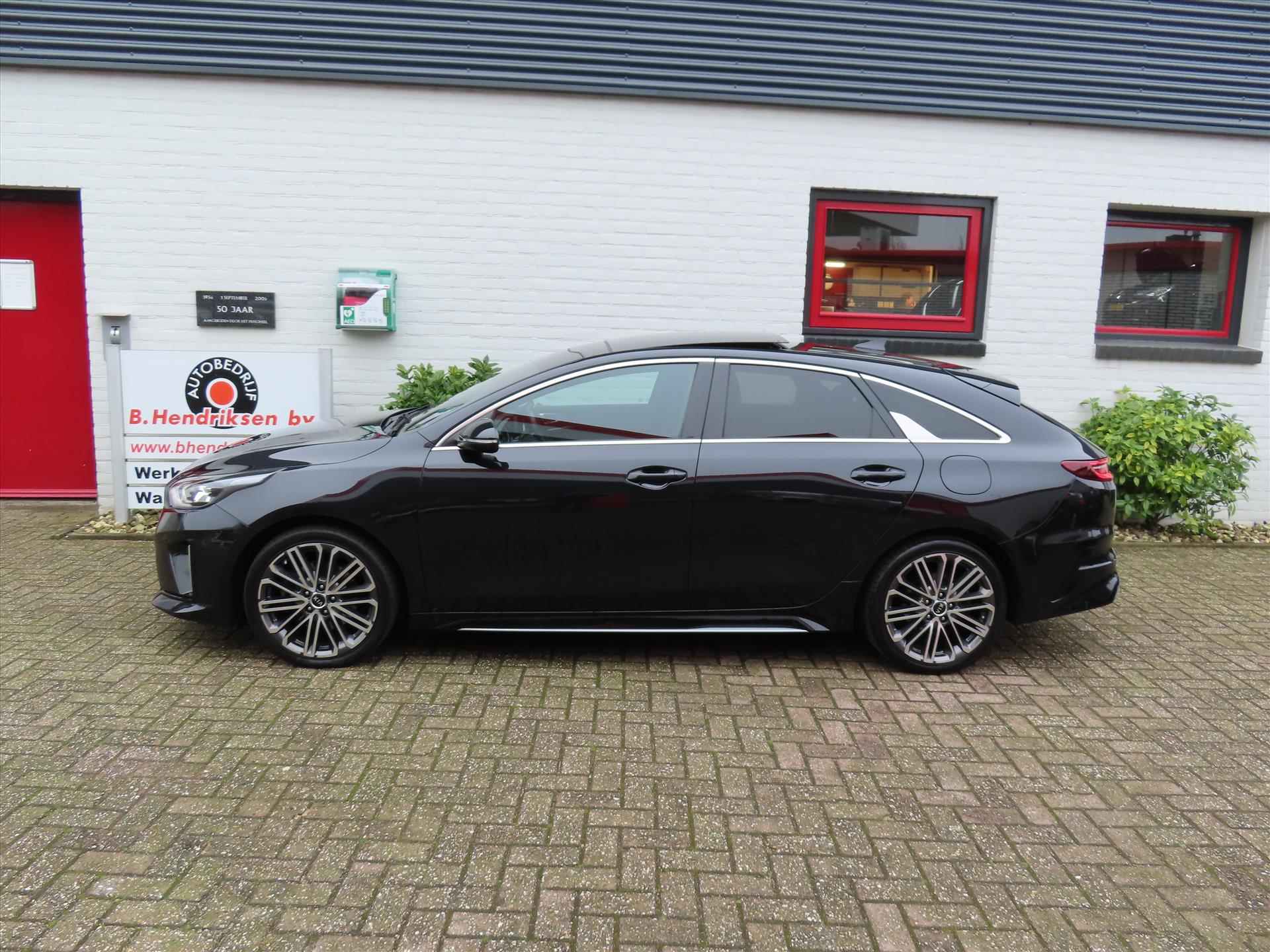 Kia Proceed 1.4 T-GDi 140pk GT-PlusLine/ Afneembare trekhaak/ 19 Inch/ Panoramadak/ Elektrisch verstelbare stoel/ JBL sound/ Apple Carplay/ Origineel NL/ NAP - 5/50