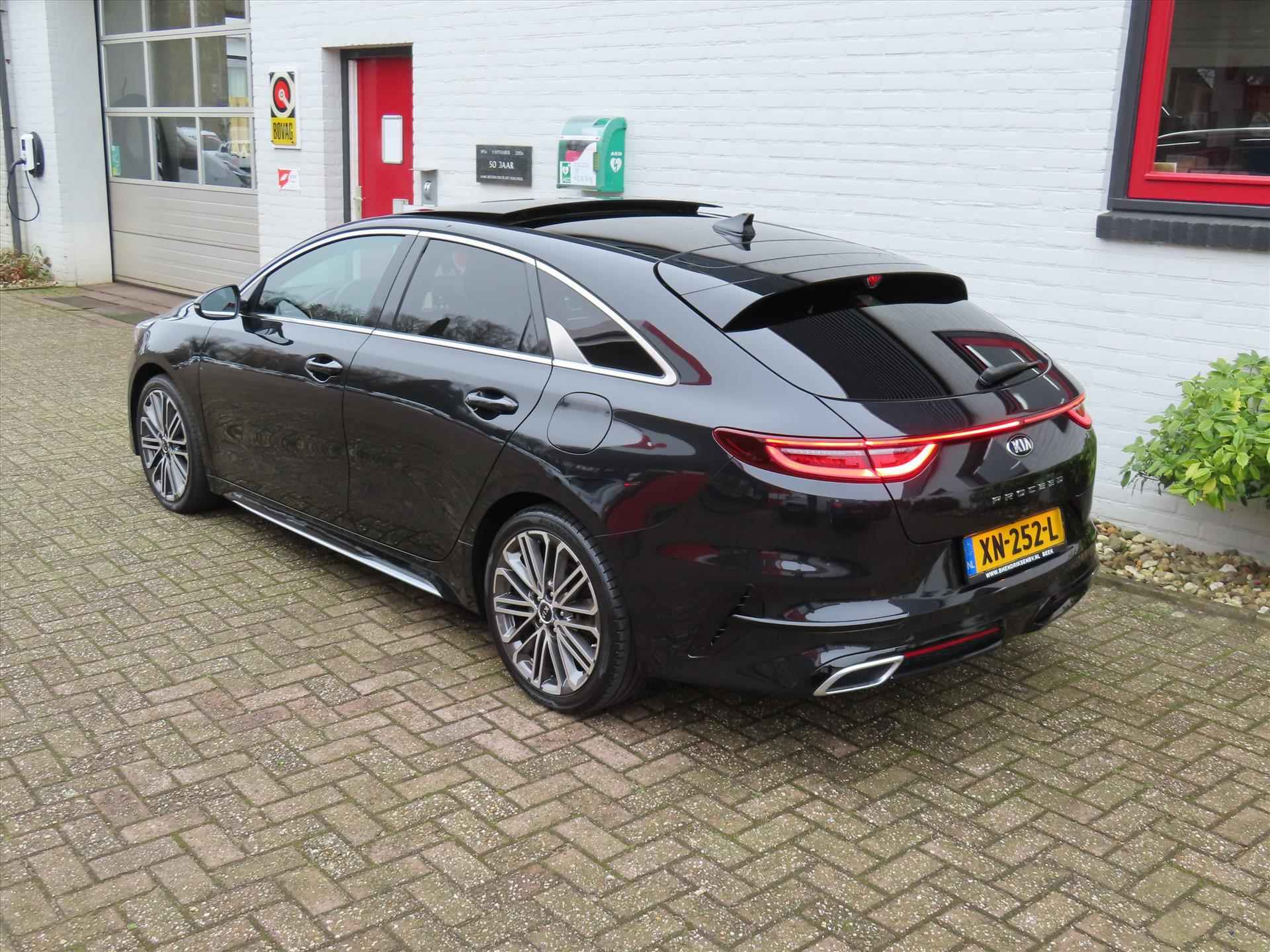 Kia Proceed 1.4 T-GDi 140pk GT-PlusLine/ Afneembare trekhaak/ 19 Inch/ Panoramadak/ Elektrisch verstelbare stoel/ JBL sound/ Apple Carplay/ Origineel NL/ NAP - 6/50