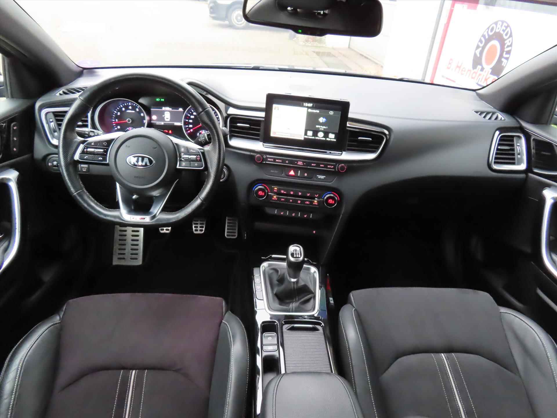 Kia Proceed 1.4 T-GDi 140pk GT-PlusLine/ Afneembare trekhaak/ 19 Inch/ Panoramadak/ Elektrisch verstelbare stoel/ JBL sound/ Apple Carplay/ Origineel NL/ NAP - 17/50