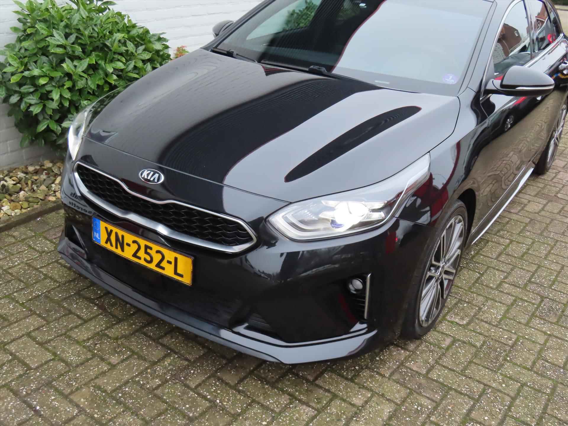 Kia Proceed 1.4 T-GDi 140pk GT-PlusLine/ Afneembare trekhaak/ 19 Inch/ Panoramadak/ Elektrisch verstelbare stoel/ JBL sound/ Apple Carplay/ Origineel NL/ NAP - 42/50