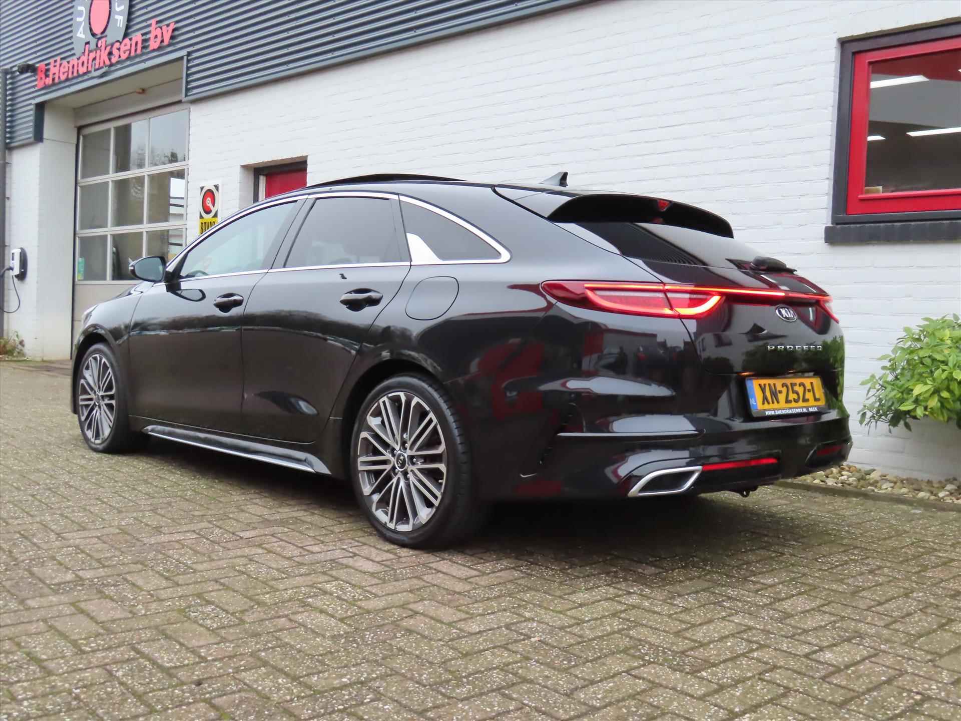 Kia Proceed 1.4 T-GDi 140pk GT-PlusLine/ Afneembare trekhaak/ 19 Inch/ Panoramadak/ Elektrisch verstelbare stoel/ JBL sound/ Apple Carplay/ Origineel NL/ NAP - 47/50