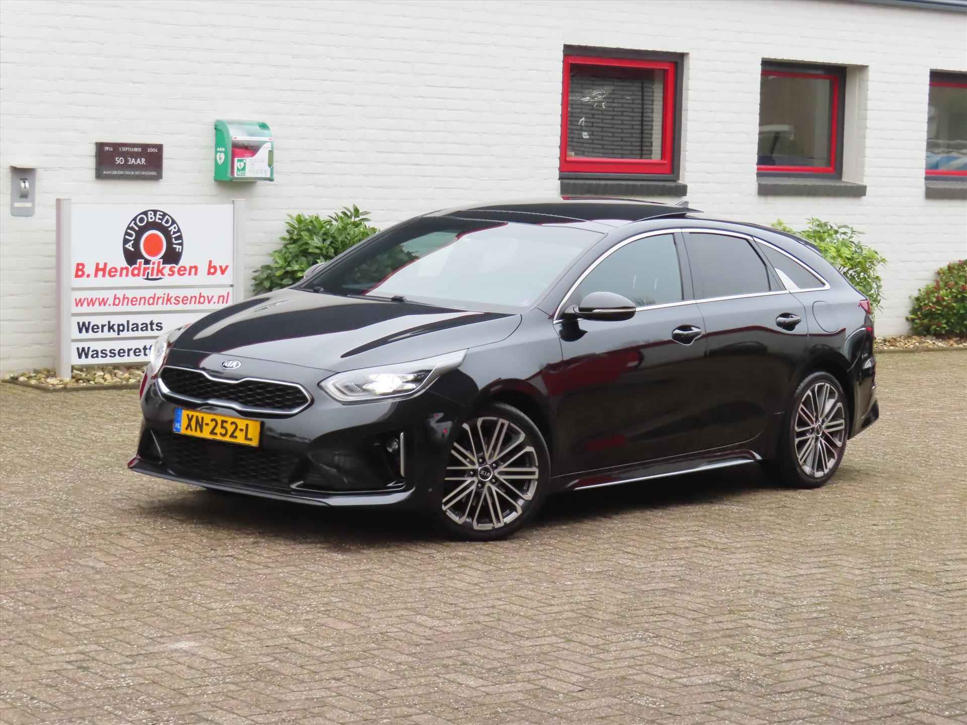 Kia Proceed 1.4 T-GDi 140pk GT-PlusLine/ Afneembare trekhaak/ 19 Inch/ Panoramadak/ Elektrisch verstelbare stoel/ JBL sound/ Apple Carplay/ Origineel NL/ NAP - 48/50