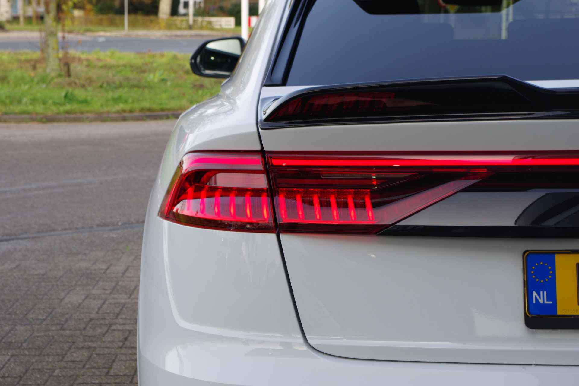 Audi Q8 60 TFSI e 463 PK Quattro Competition Plug-In Hybride, Elek. Trekhaak, Camera, Bang & Olufsen, HUD - 32/60