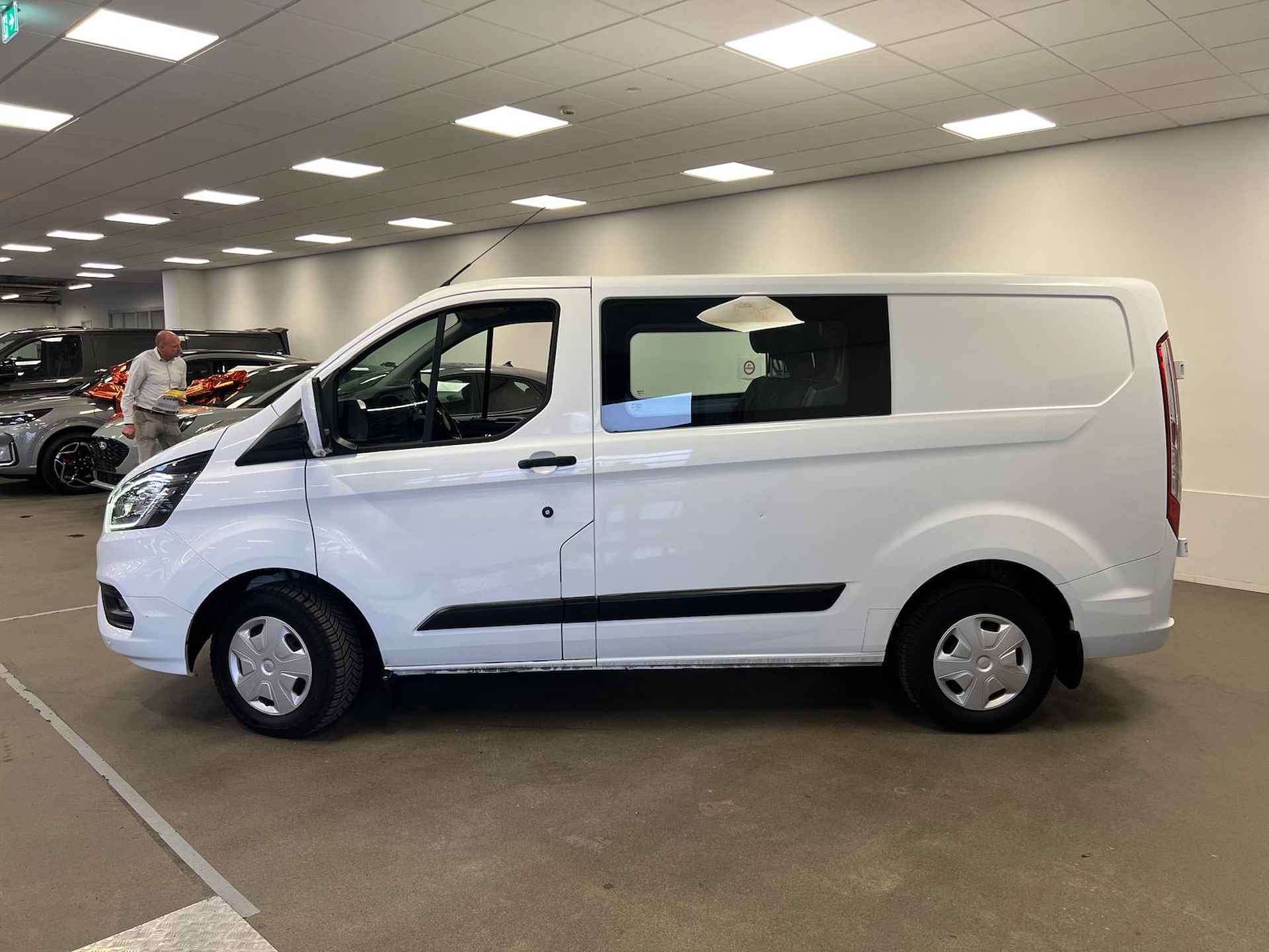 Ford Transit Custom 300 L1H1 Trend DC | Airco | 6-zits | Crruise Control | Voorruitverwarming | Trekhaak - 8/23