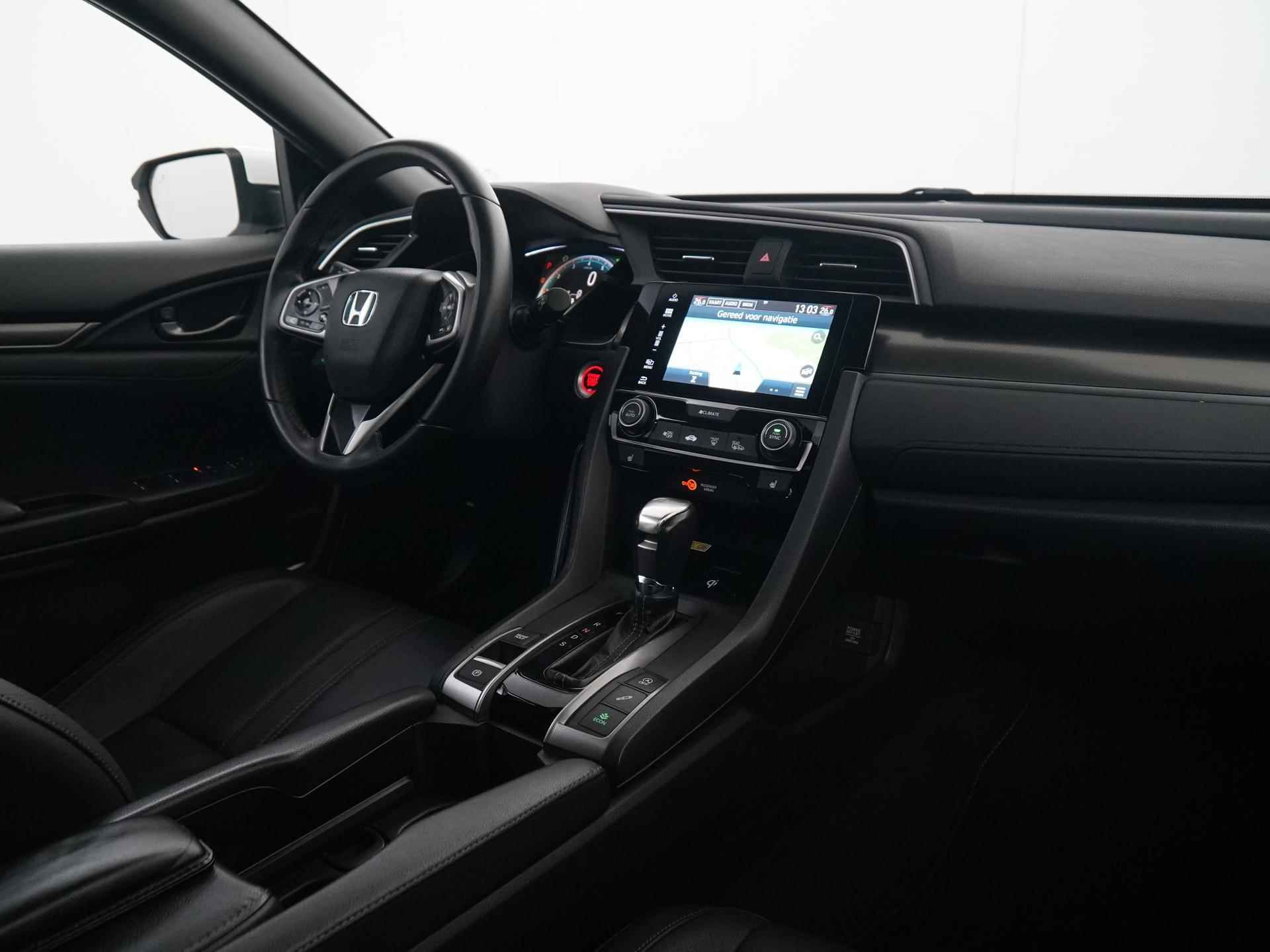 Honda Civic 1.0 i-VTEC Executive | Panoramadak | Trekhaak | Leder | Camera | Navigatie | Apple Carplay | Zondag Open! - 2/39