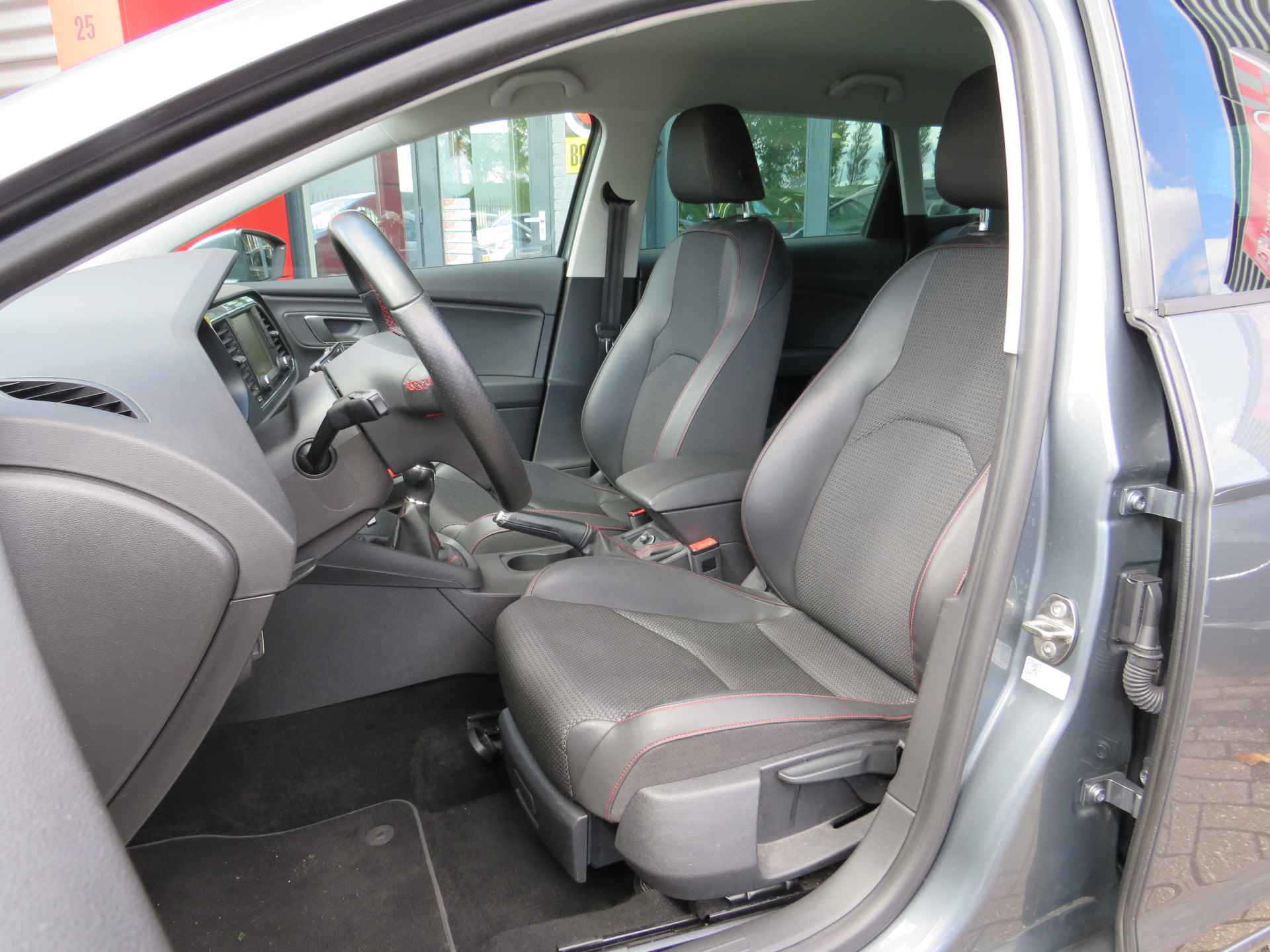 SEAT León ST 1.4 EcoTSI FR Connect| 150-PK| | Clima-Airco | Navigatie | Parkeersensoren | Incl. BOVAG Garantie | - 28/52