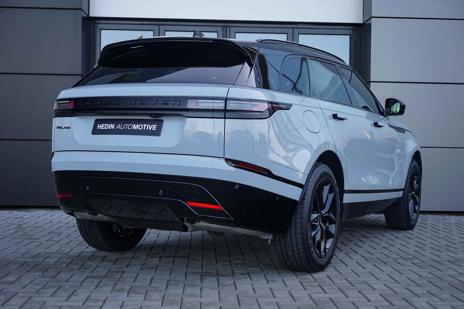 Land Rover Range Rover Velar 2.0 P400e AWD Dynamic SE PHEV | Panoramadak | 360 Camera | Head-up Display - 2/37