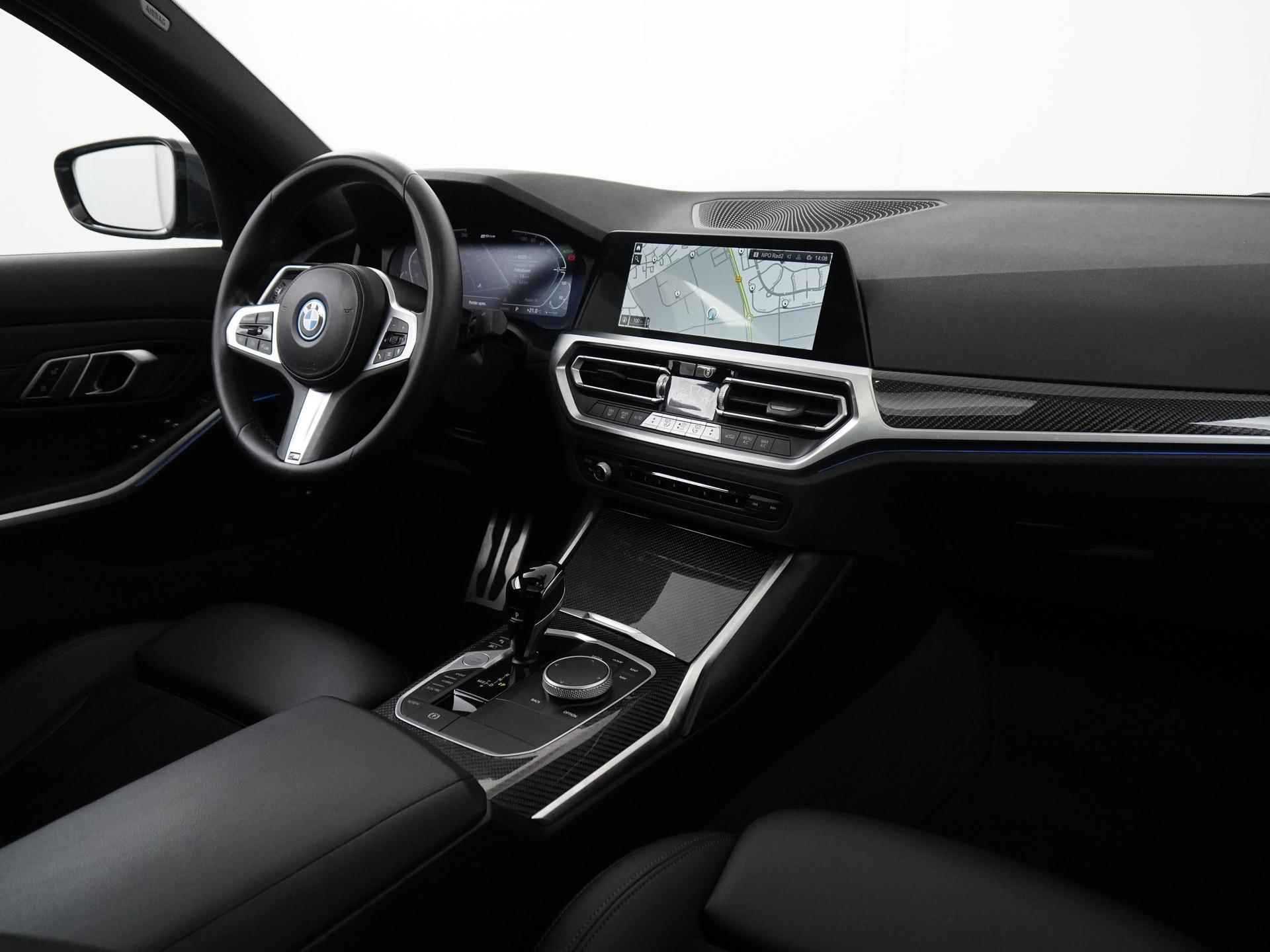 BMW 3 Serie 330e M Sport Shadow | Schuifdak | Leder/Alcantara | Comfort Access | Carplay | Zondag Open! - 2/43