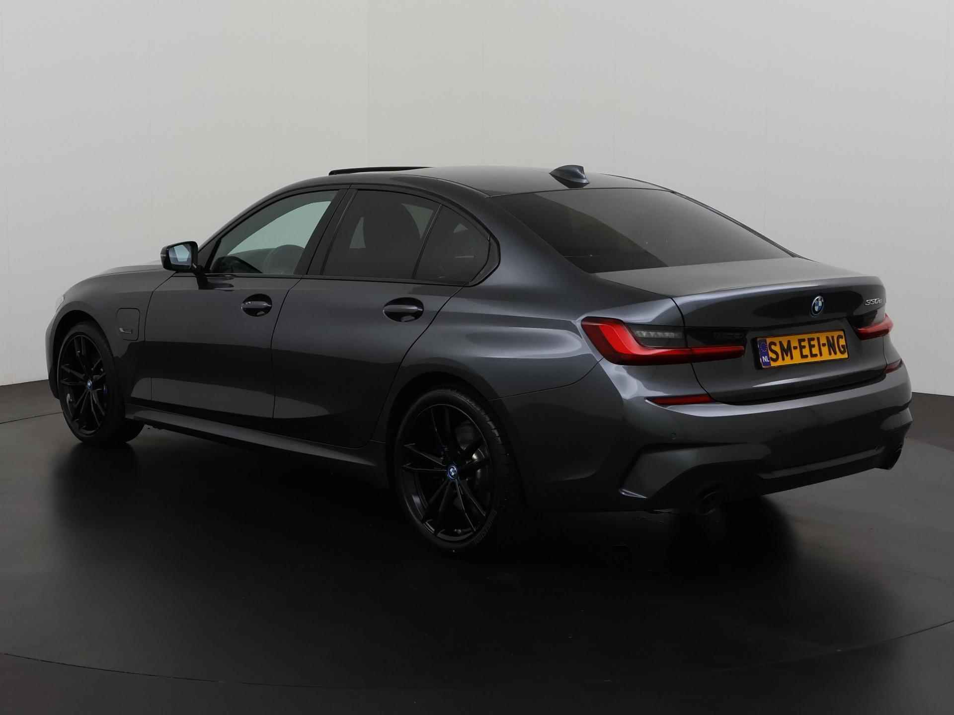 BMW 3 Serie 330e M Sport Shadow | Schuifdak | Leder/Alcantara | Comfort Access | Carplay | Zondag Open! - 6/43