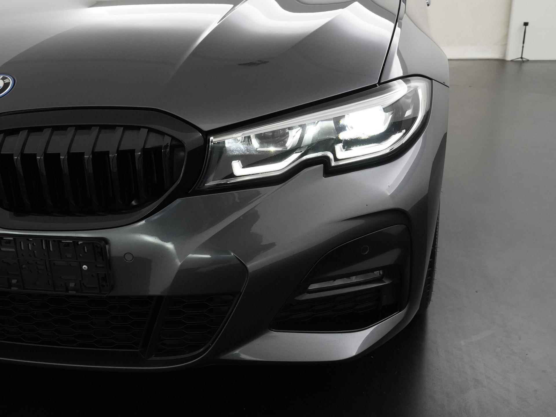 BMW 3 Serie 330e M Sport Shadow | Schuifdak | Leder/Alcantara | Comfort Access | Carplay | Zondag Open! - 20/43