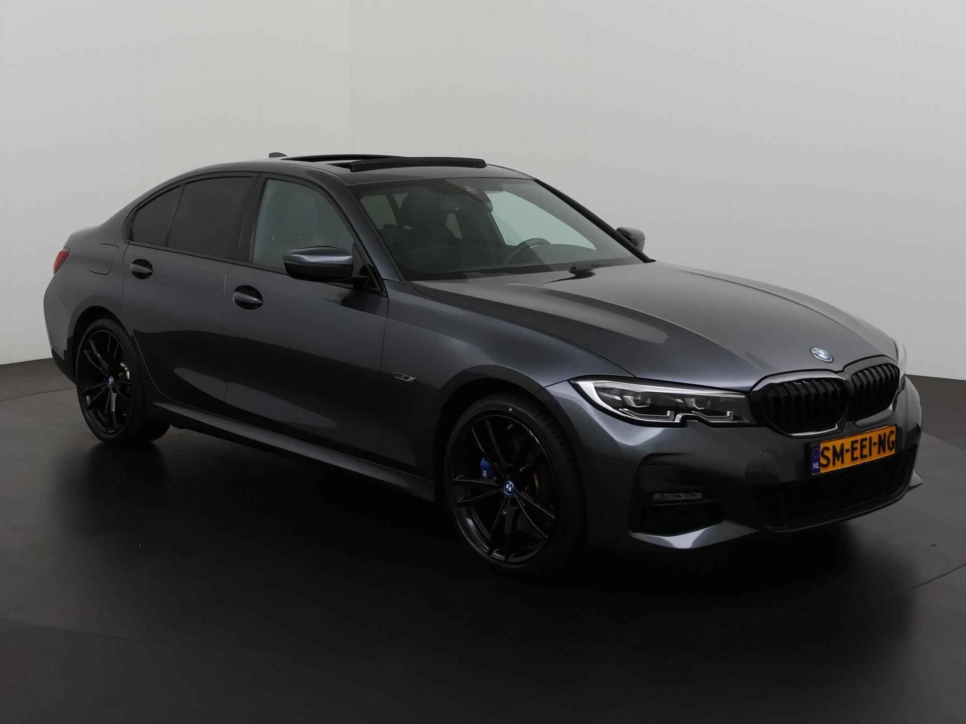 BMW 3 Serie 330e M Sport Shadow | Schuifdak | Leder/Alcantara | Comfort Access | Carplay | Zondag Open! - 29/43