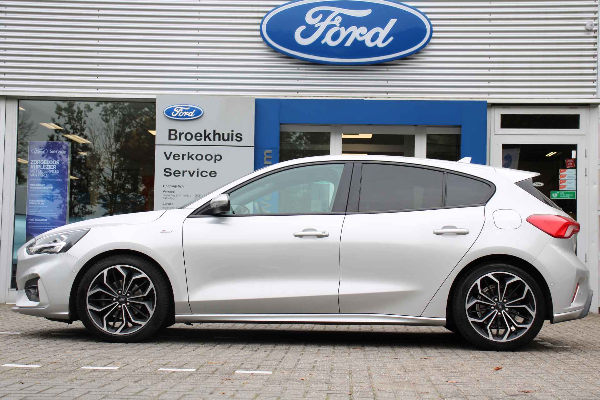 Ford Focus 1.0EB ST-LINE AUTOMAAT | DEALER OH! | NAVI | WINTER PACK | CAMERA | CRUISE | CLIMA | PARK SENS V+A | LED | 18' LM. VELGEN - 2/36