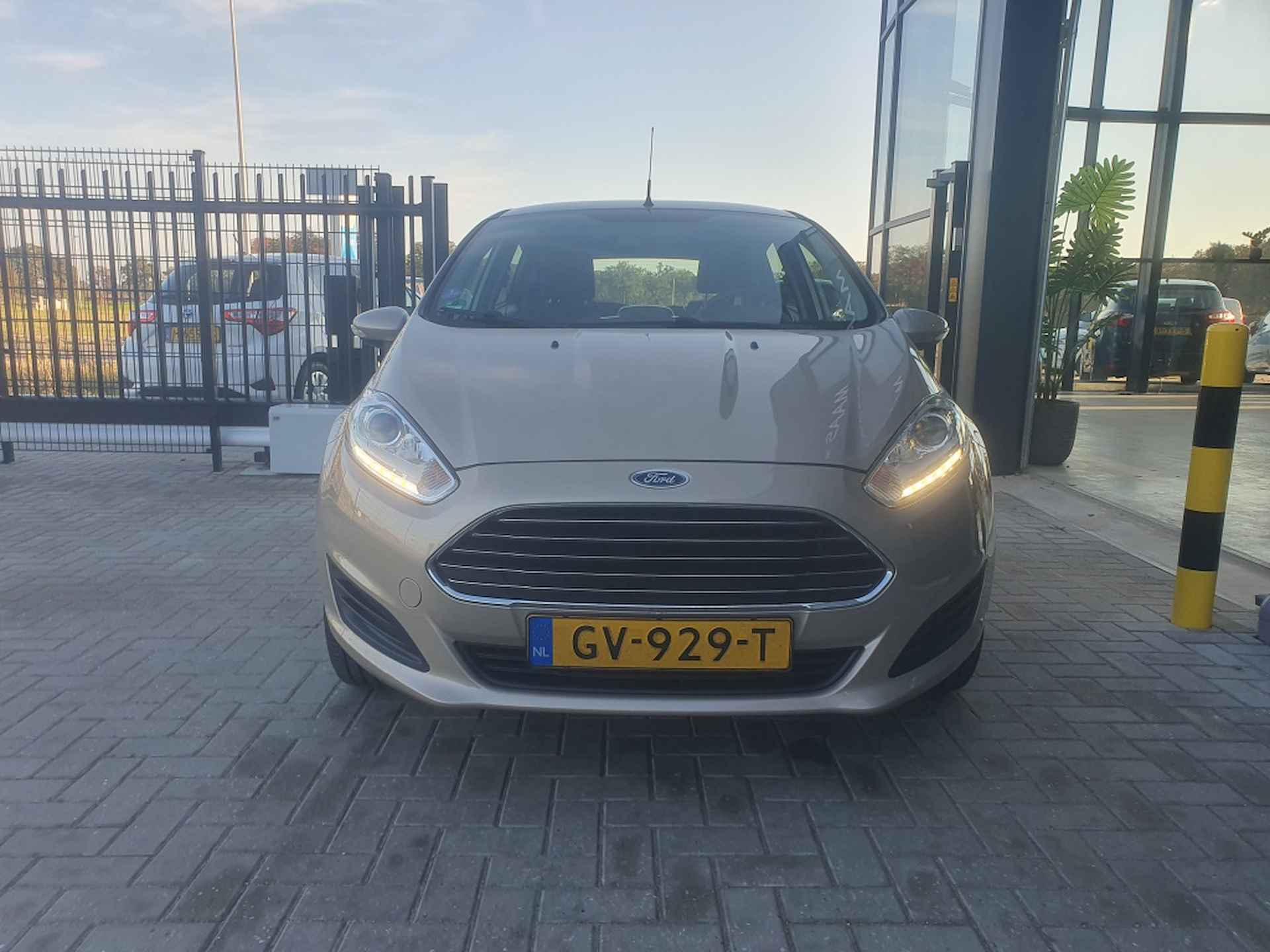 Ford Fiesta 1.0 Style 65 pk voorruitverwarming  / nieuwe distrib - 4/14