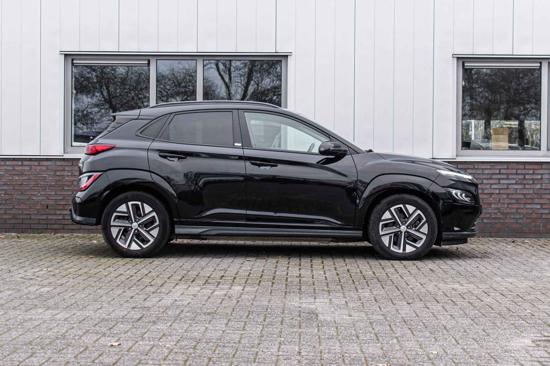 Hyundai KONA EV Prime 64 kWh | trekhaak | - 10/26